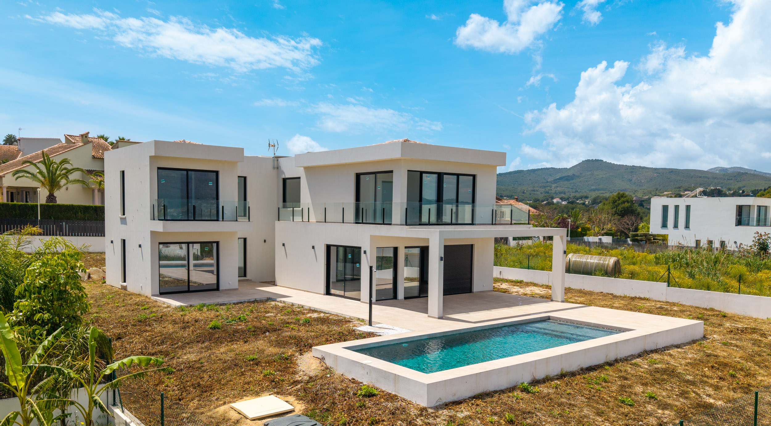 Nieuwbouw villa met zwembad te koop in Javea