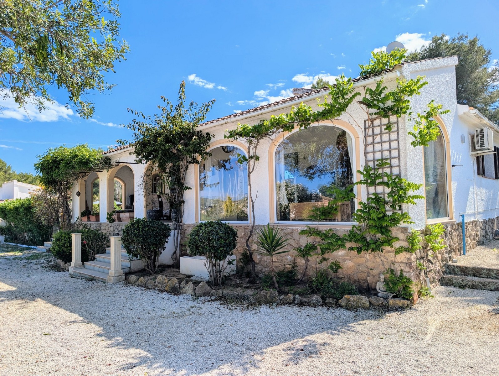 Schitterend landgoed met gastenverblijven en 2 zwembaden in Javea