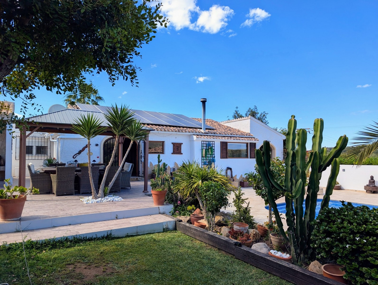 Schitterend landgoed met gastenverblijven en 2 zwembaden in Javea