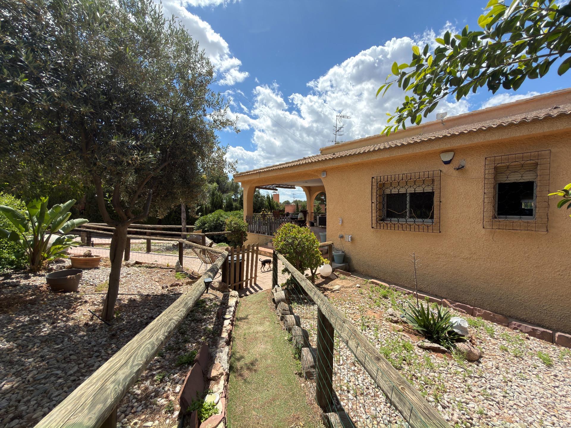 Gerenoveerde villa met bergzicht in Naquera