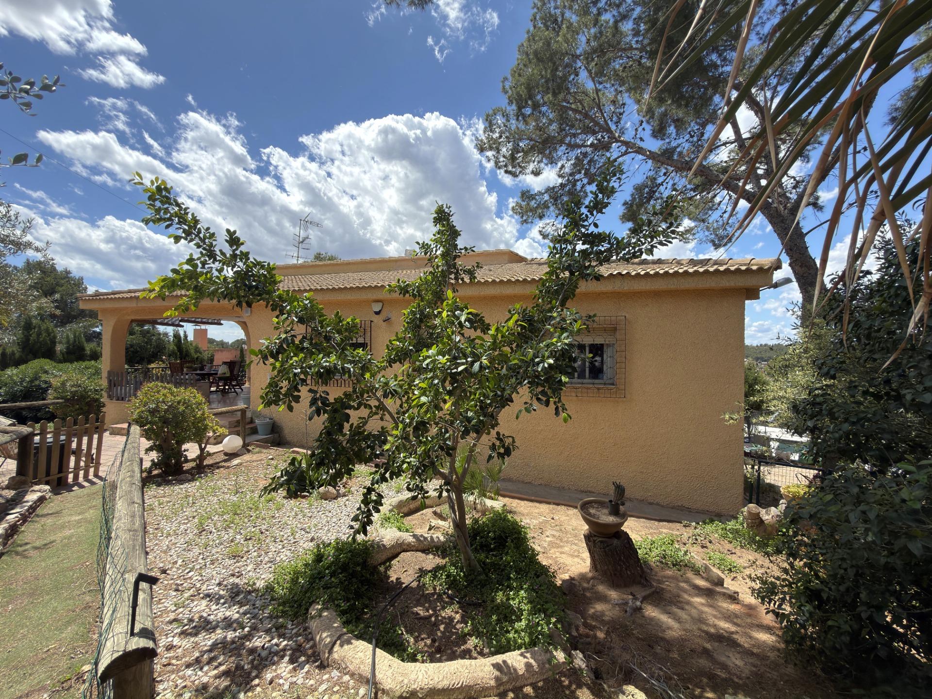 Gerenoveerde villa met bergzicht in Naquera