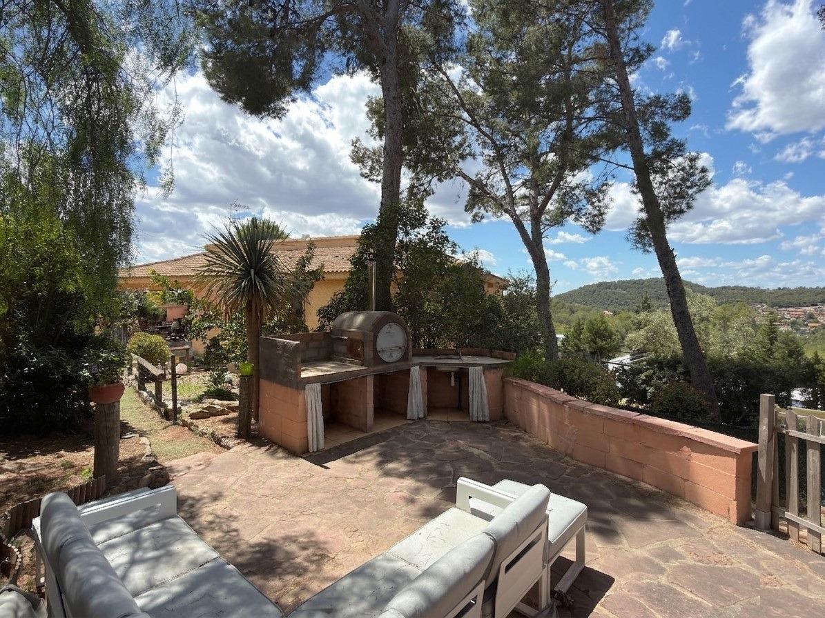 Gerenoveerde villa met bergzicht in Naquera