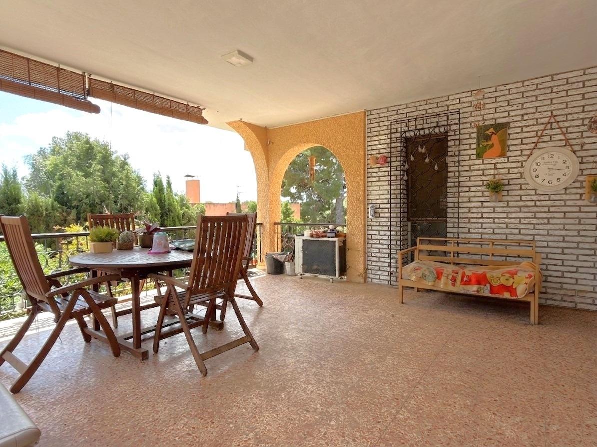 Gerenoveerde villa met bergzicht in Naquera