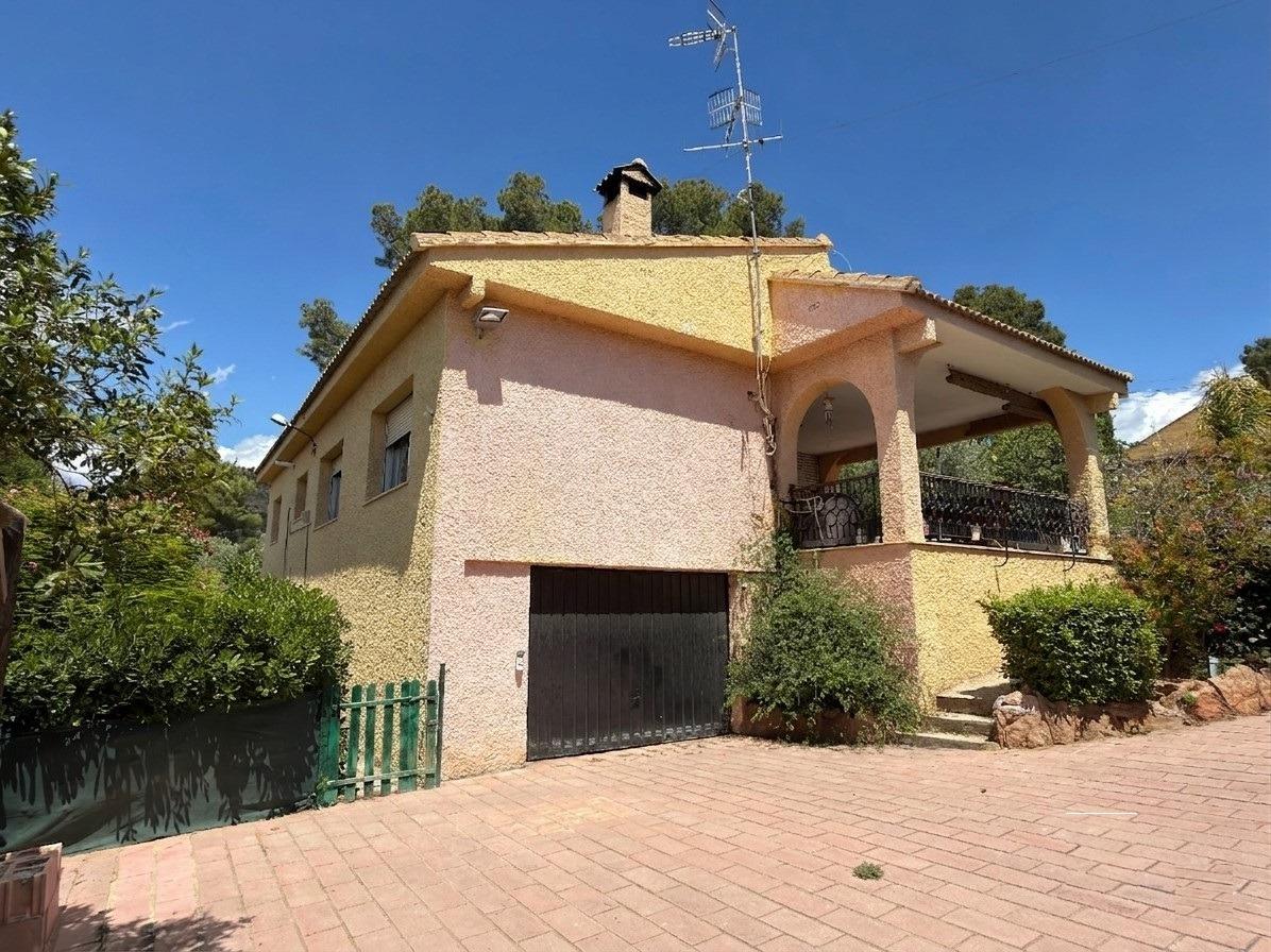 Gerenoveerde villa met bergzicht in Naquera