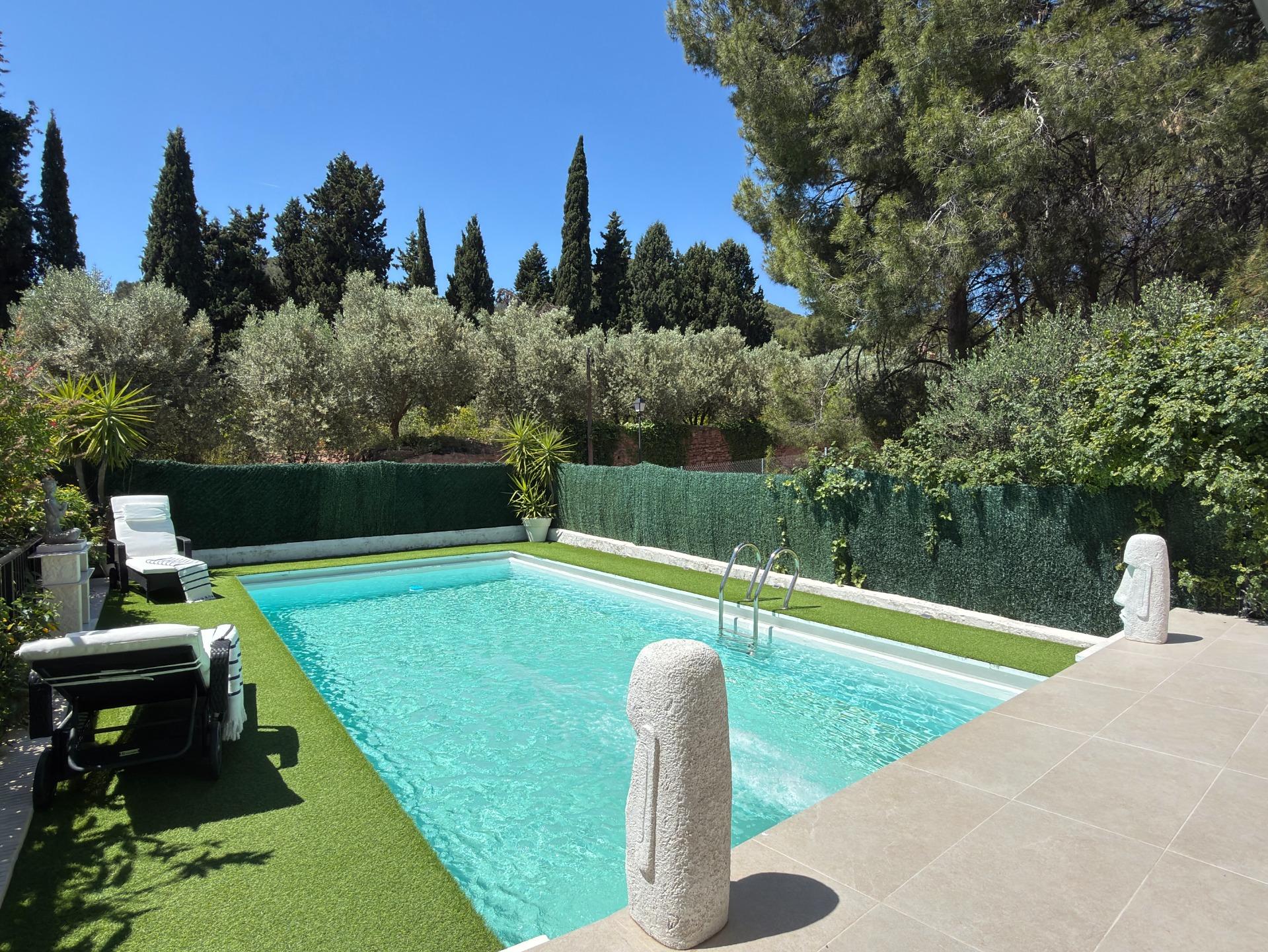 Prachtig gerenoveerde villa met spectaculaire tuin in Naquera