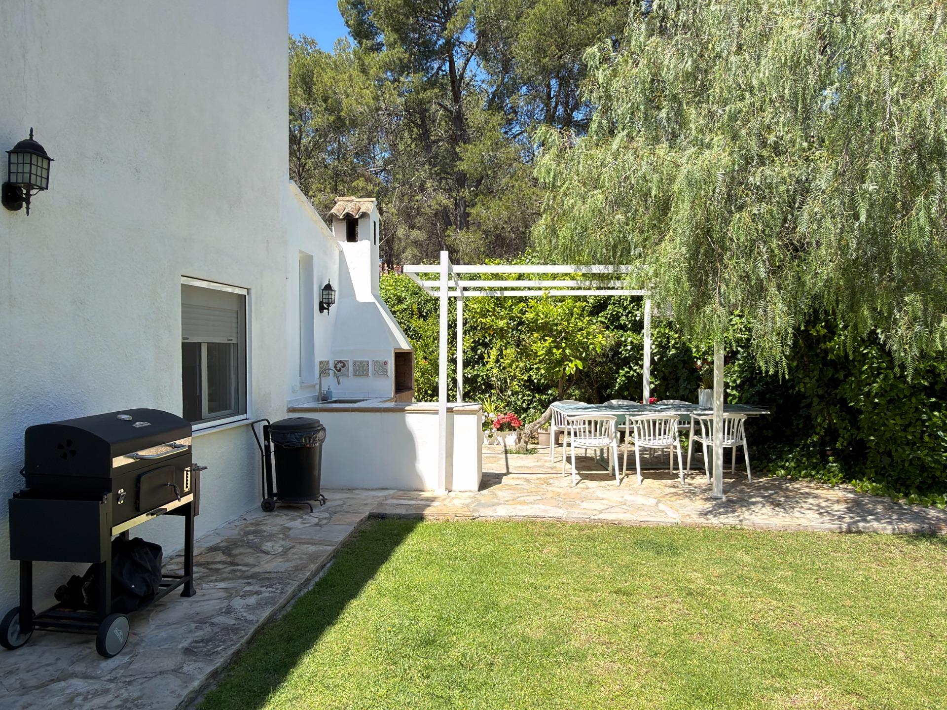 Prachtig gerenoveerde villa met spectaculaire tuin in Naquera