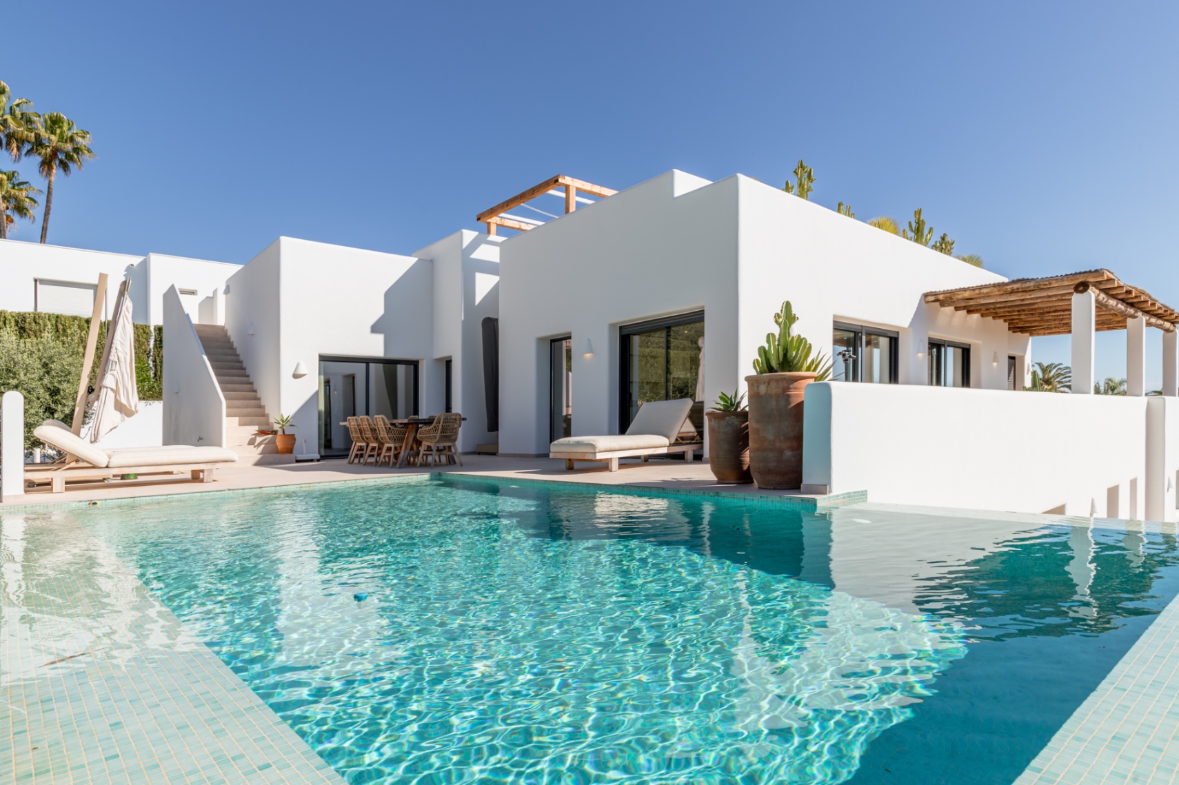 Exclusieve Ibiza-stijl nieuwbouwvilla met zeezicht in Moraira