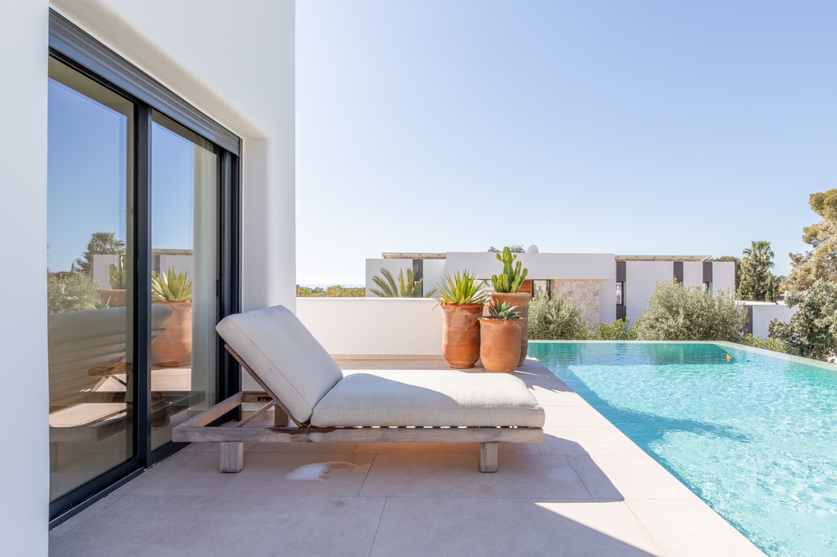 Exclusieve Ibiza-stijl nieuwbouwvilla met zeezicht in Moraira