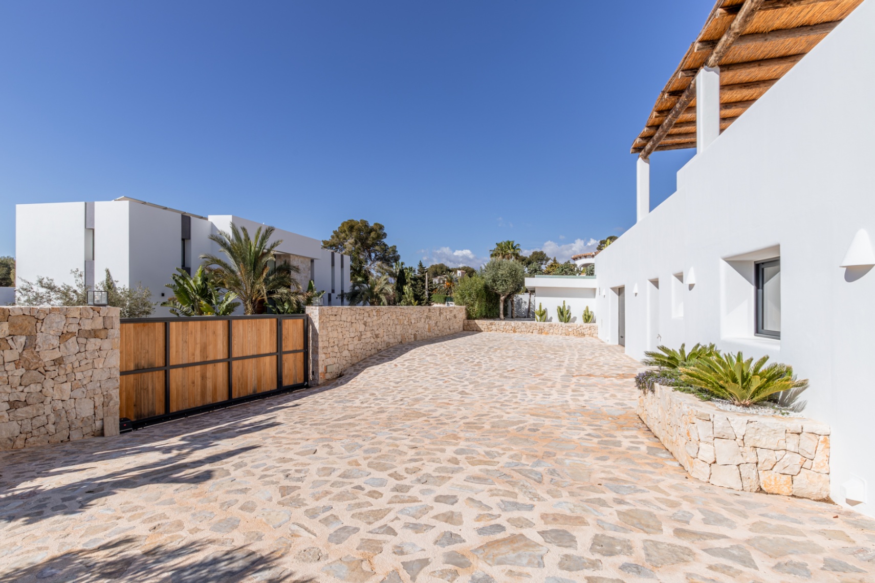 Exclusieve Ibiza-stijl nieuwbouwvilla met zeezicht in Moraira
