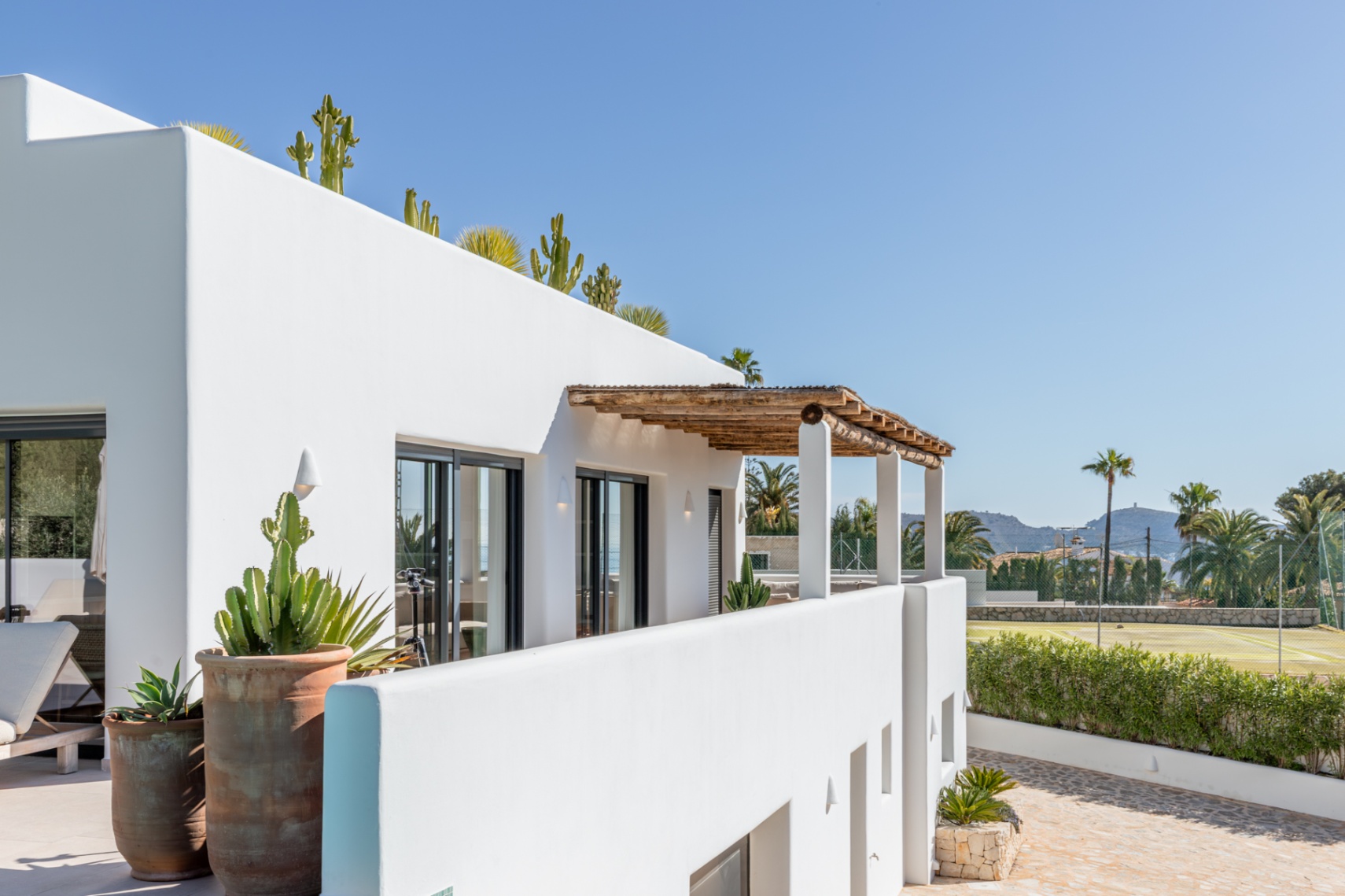 Exclusieve Ibiza-stijl nieuwbouwvilla met zeezicht in Moraira