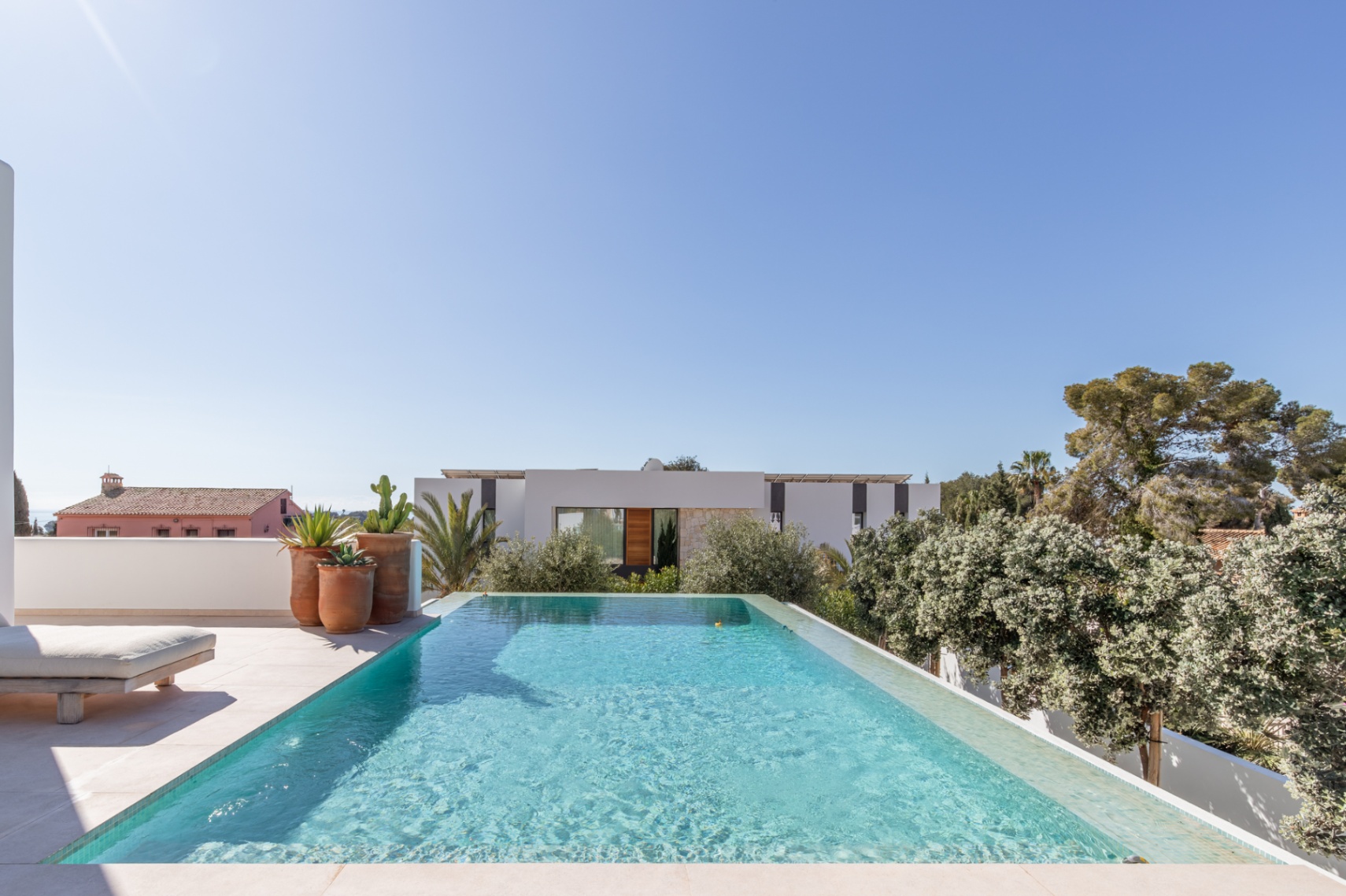 Exclusieve Ibiza-stijl nieuwbouwvilla met zeezicht in Moraira