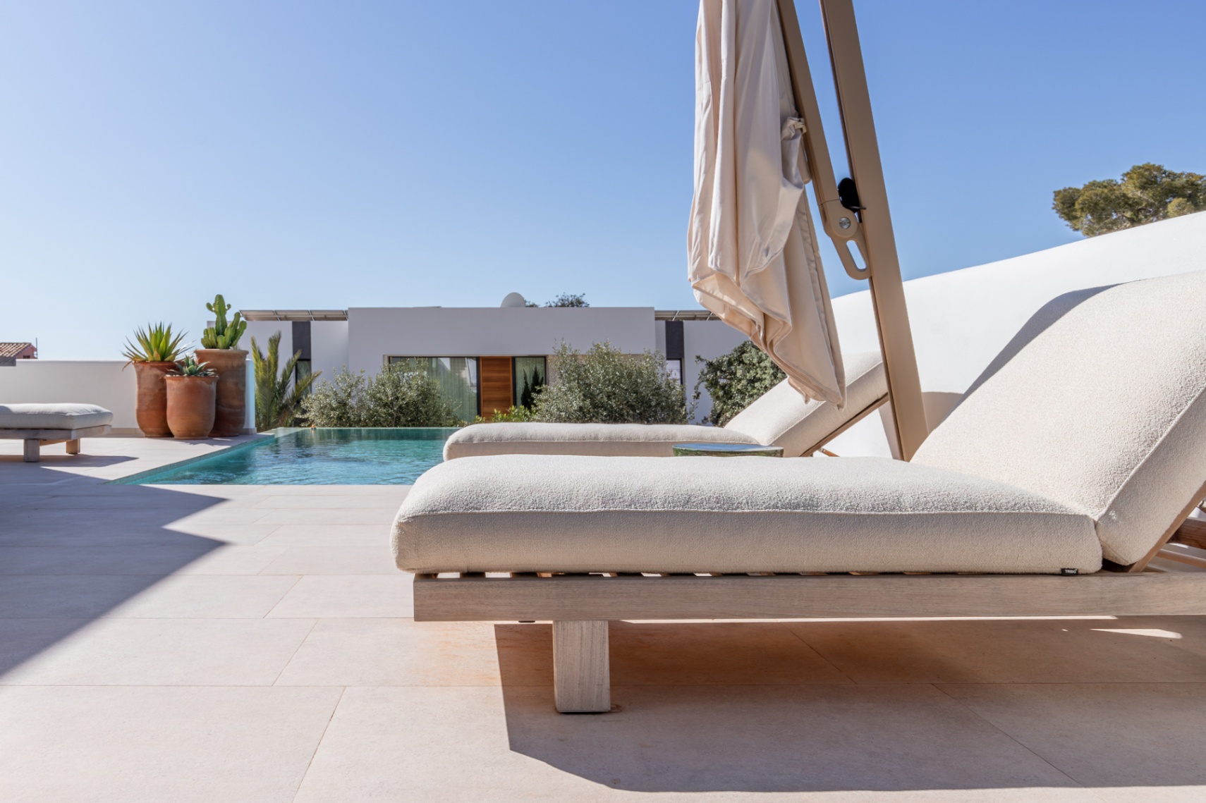 Exclusieve Ibiza-stijl nieuwbouwvilla met zeezicht in Moraira