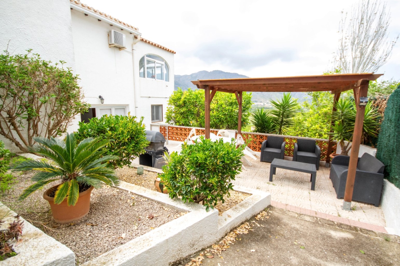 Charmante villa met zelfstandig appartement in Orba