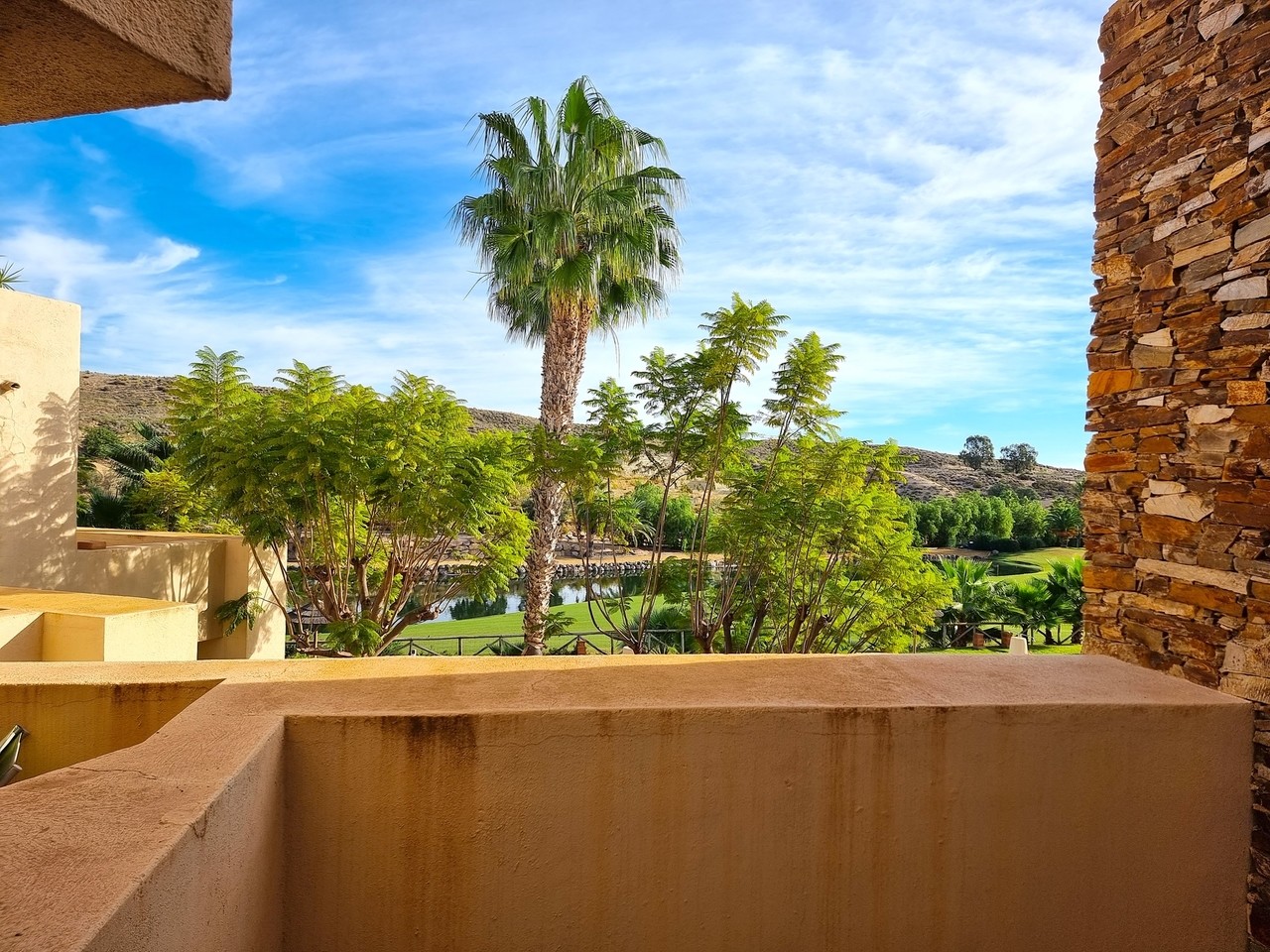DP-17-B2168-21 Geschakelde woning op golfresort met uitzicht op golf en meer in Valle del Este