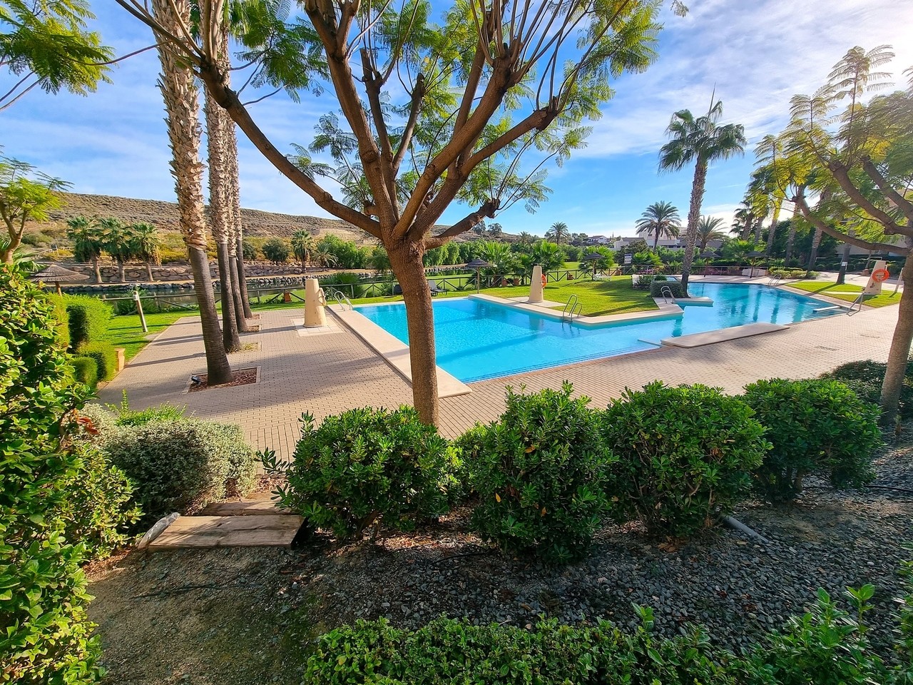 DP-17-B2168-4 Geschakelde woning op golfresort met uitzicht op golf en meer in Valle del Este