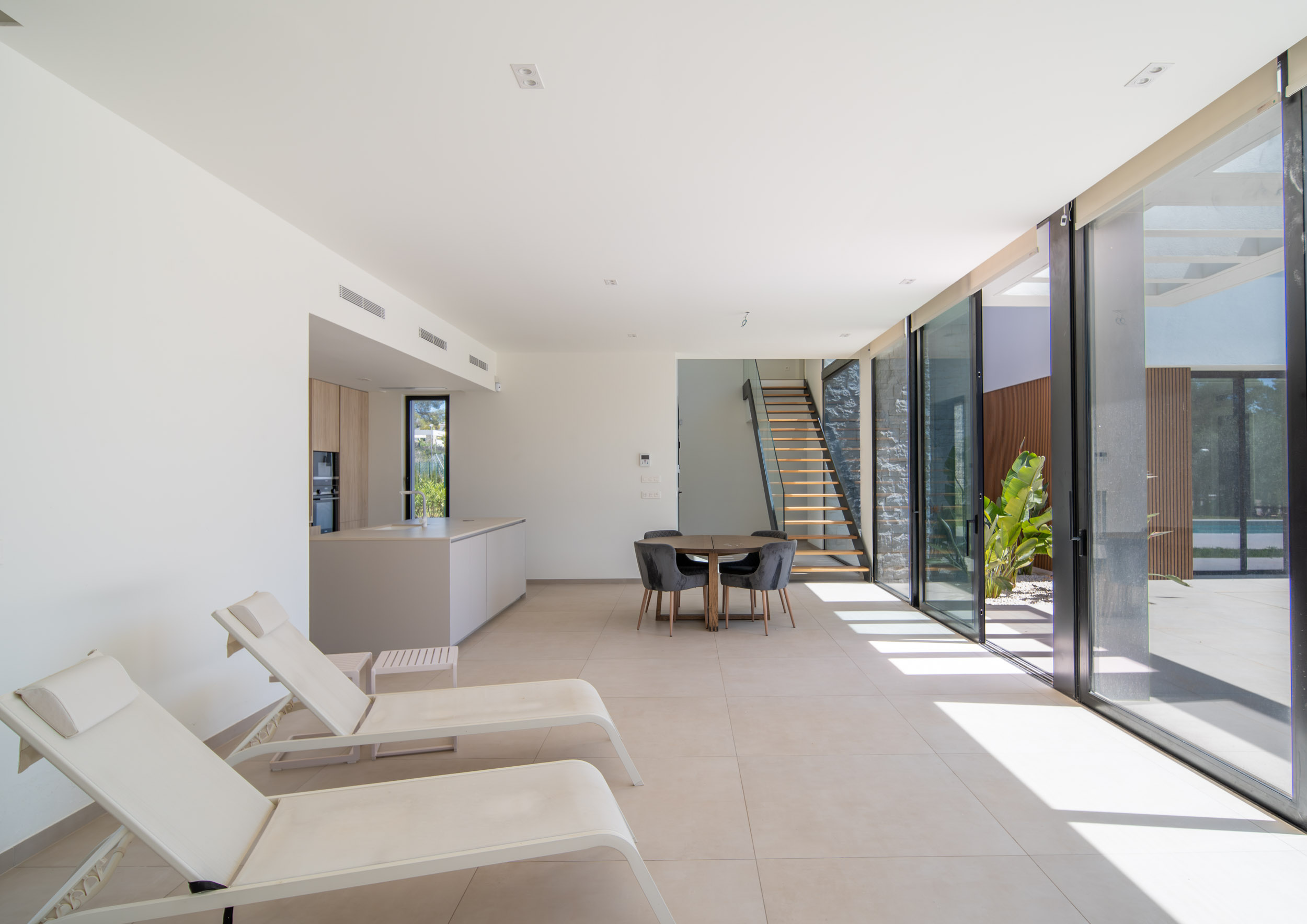 DP-28-V2795-10 Moderne villa met zwembad te koop in Javea
