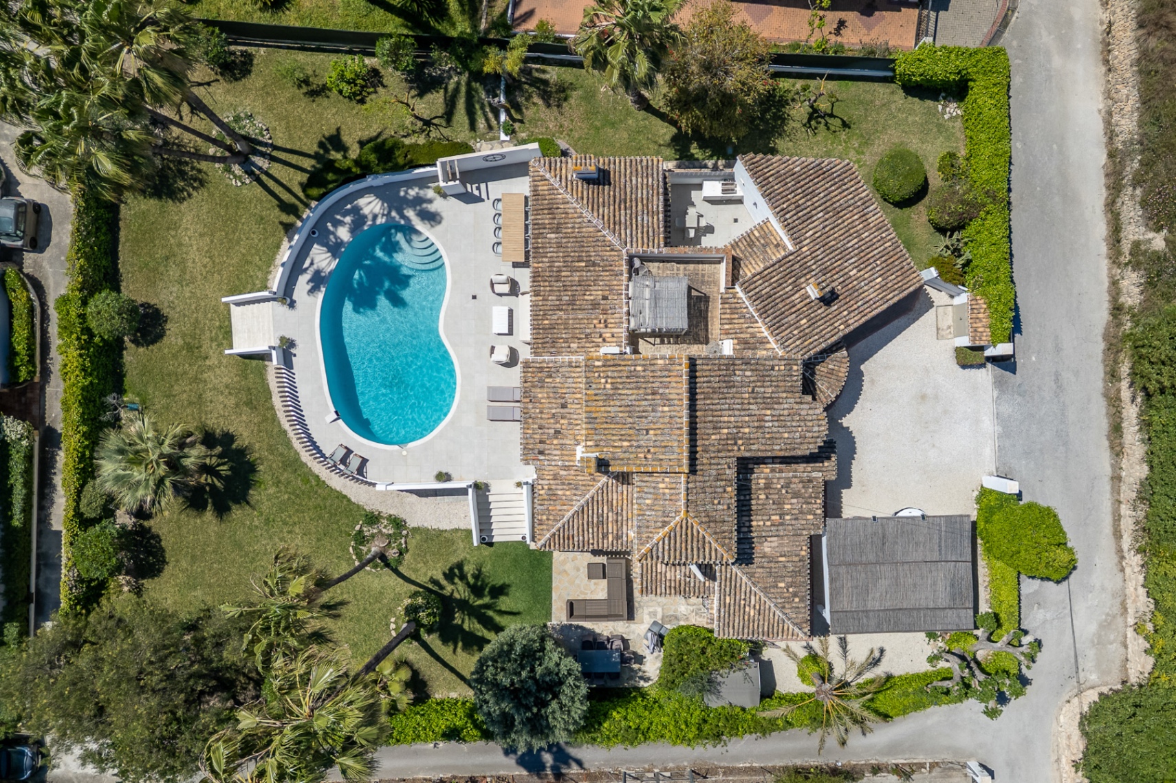 Gerenoveerde villa met zwembad te koop in Javea