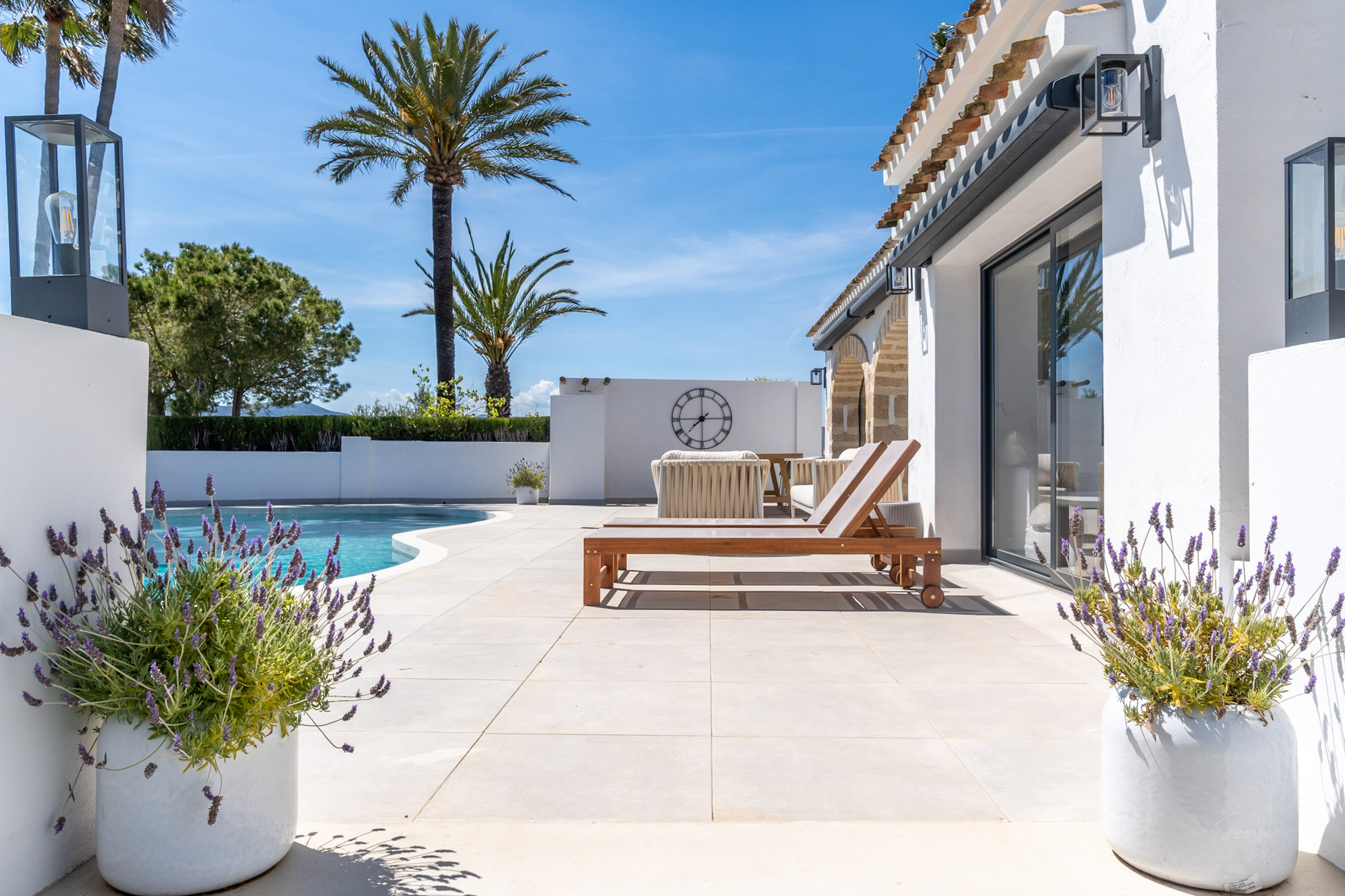 Gerenoveerde villa met zwembad te koop in Javea