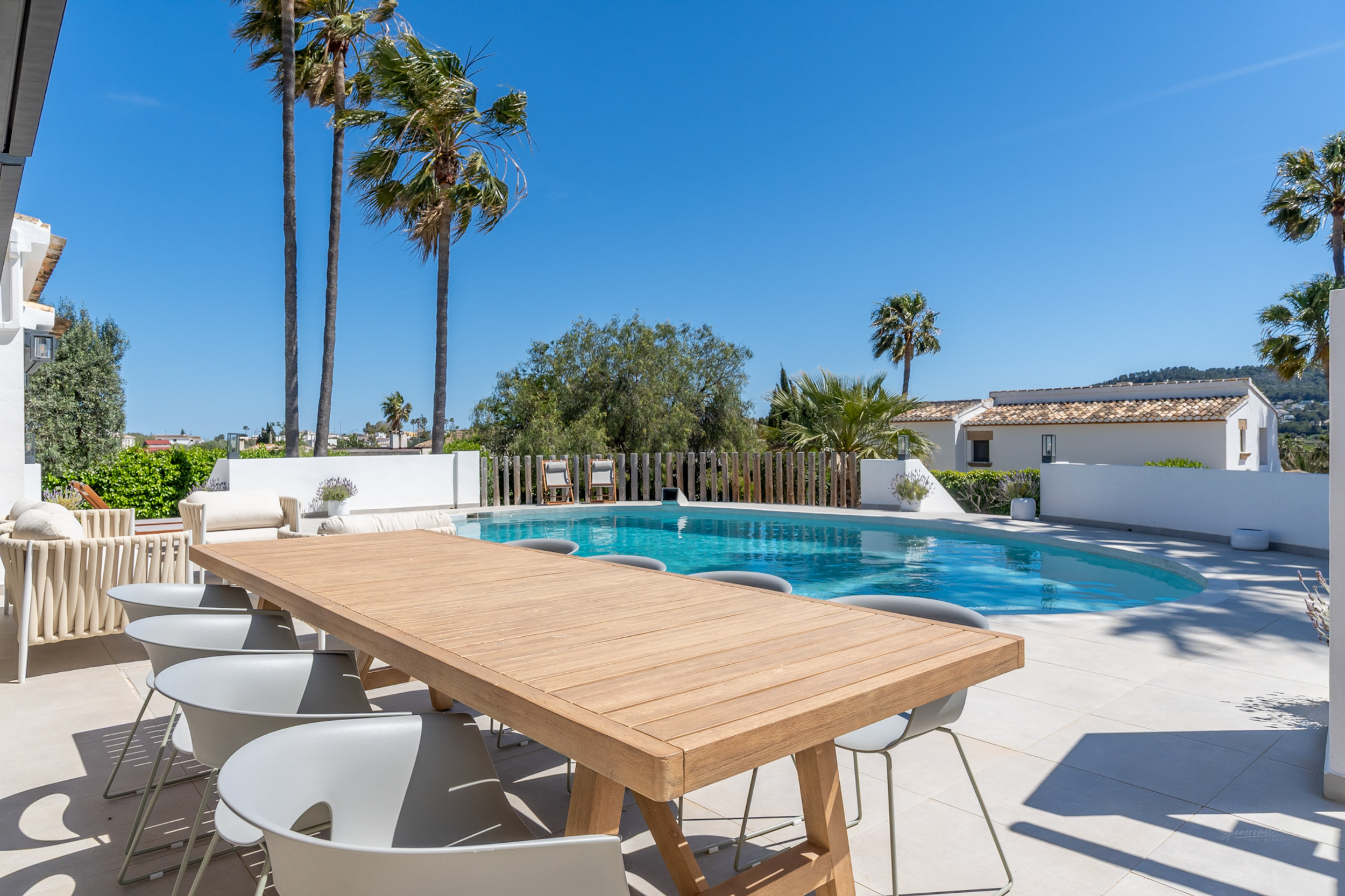Gerenoveerde villa met zwembad te koop in Javea