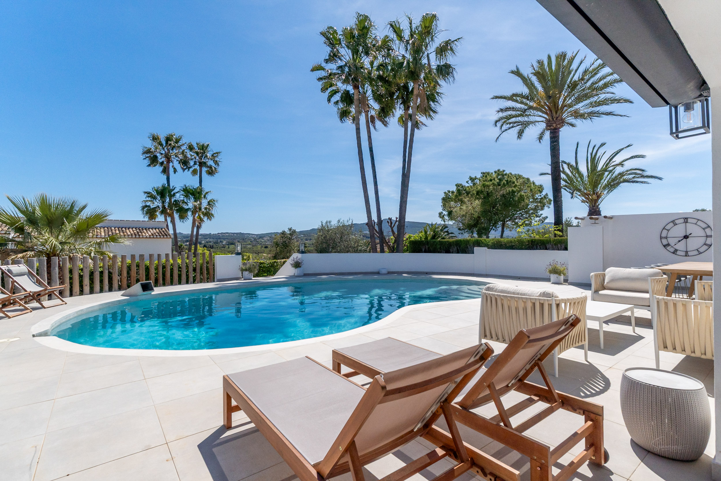 Gerenoveerde villa met zwembad te koop in Javea