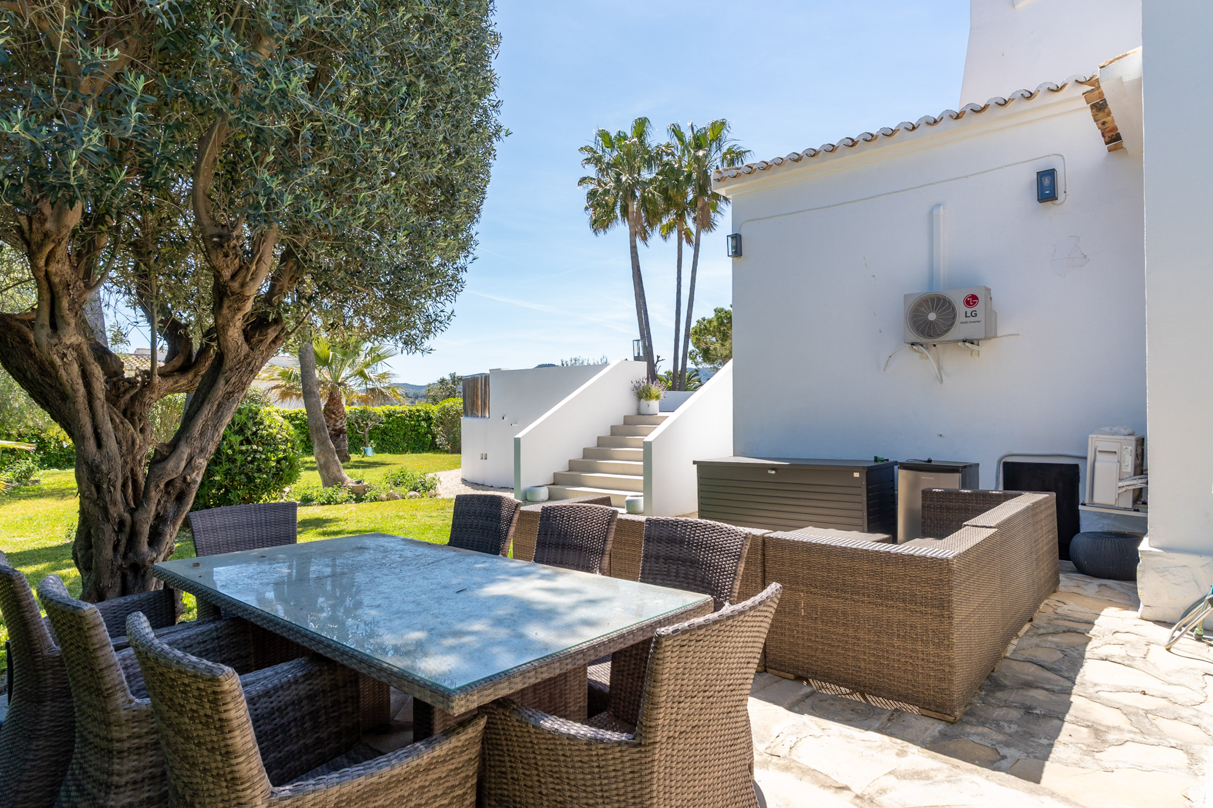 Gerenoveerde villa met zwembad te koop in Javea