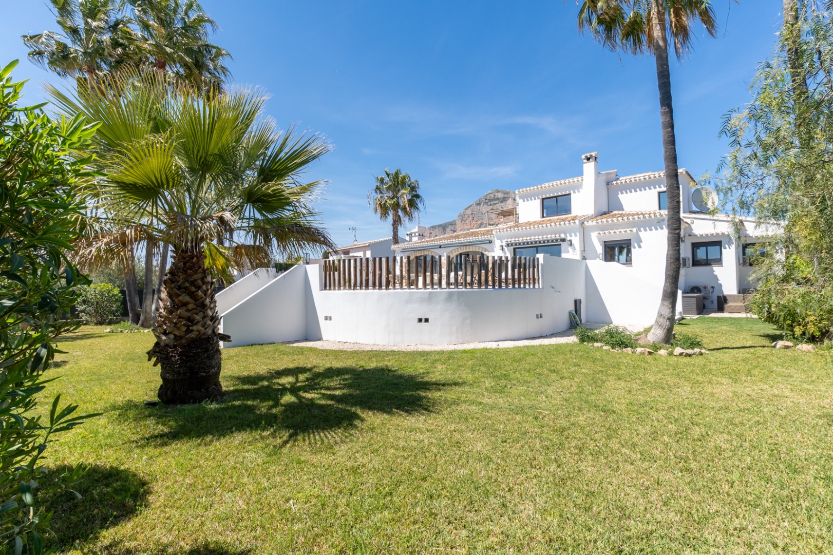 Gerenoveerde villa met zwembad te koop in Javea