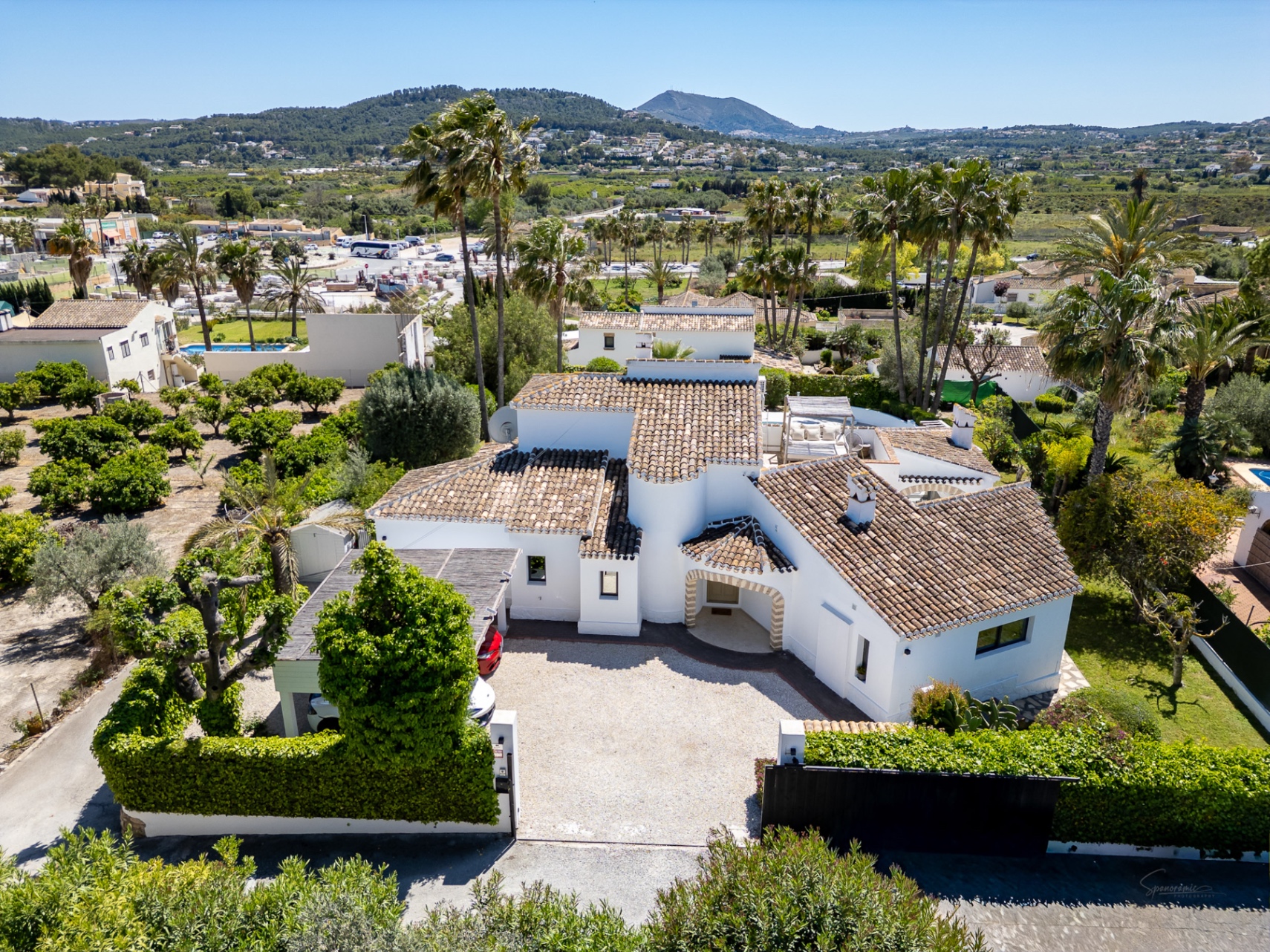 Gerenoveerde villa met zwembad te koop in Javea