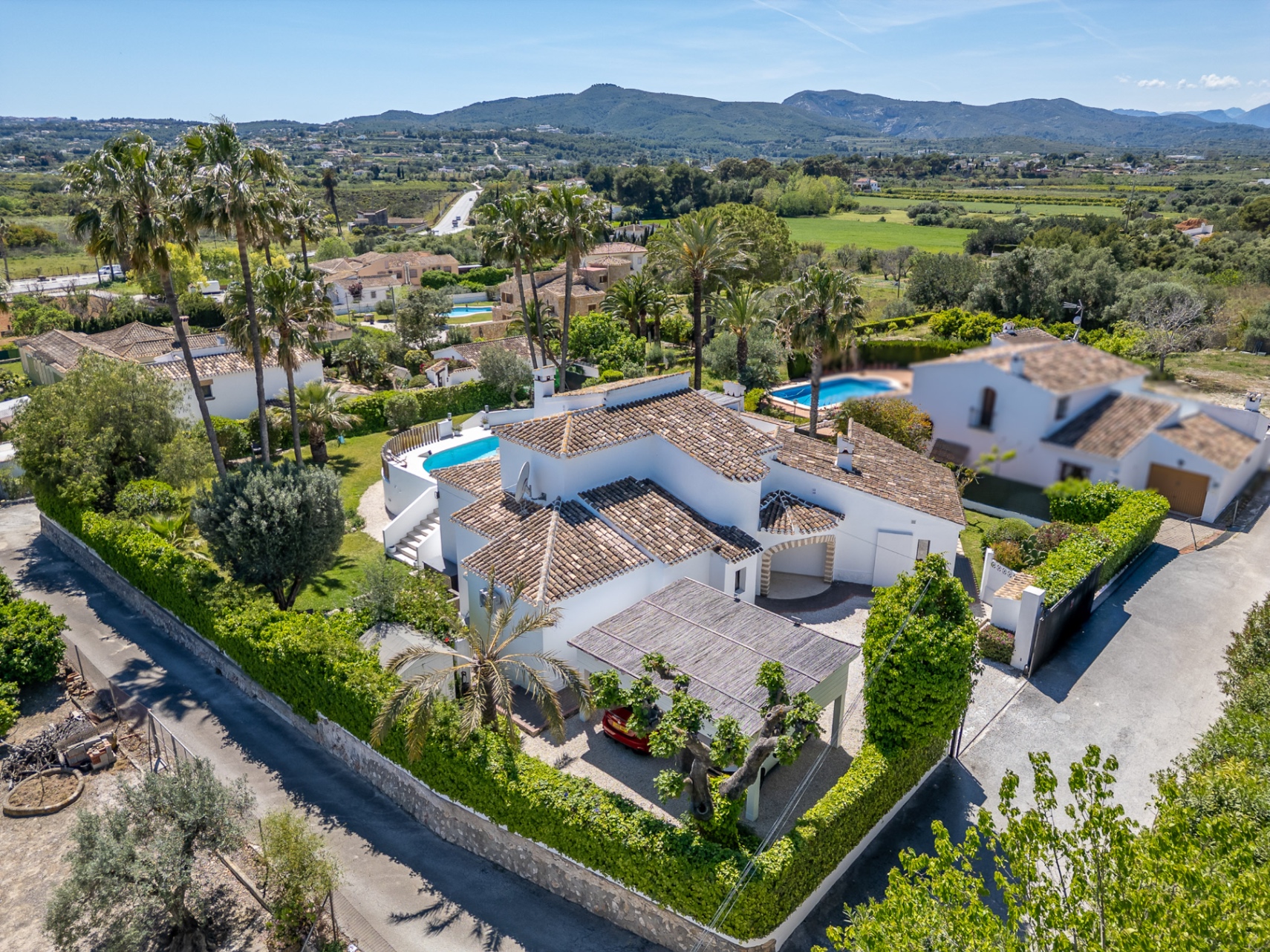 Gerenoveerde villa met zwembad te koop in Javea