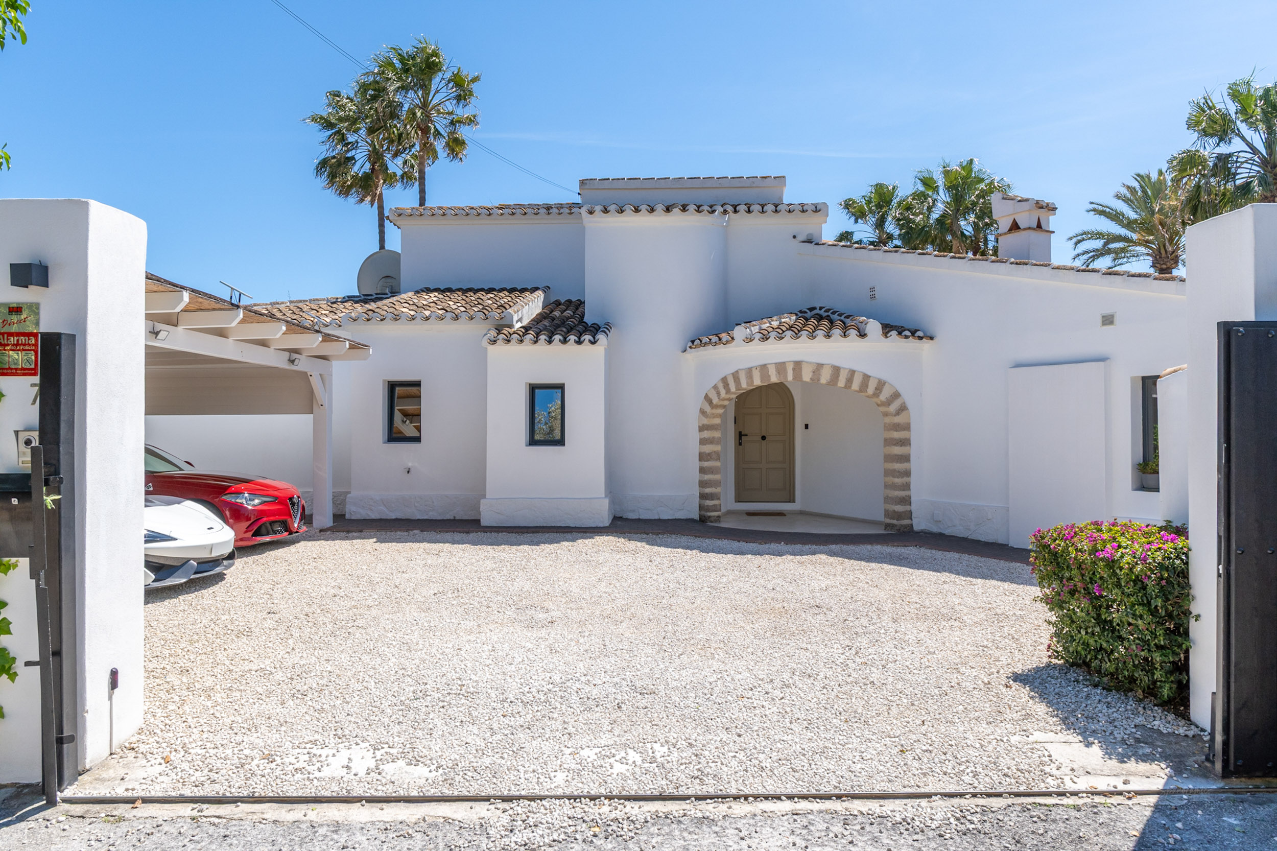 Gerenoveerde villa met zwembad te koop in Javea