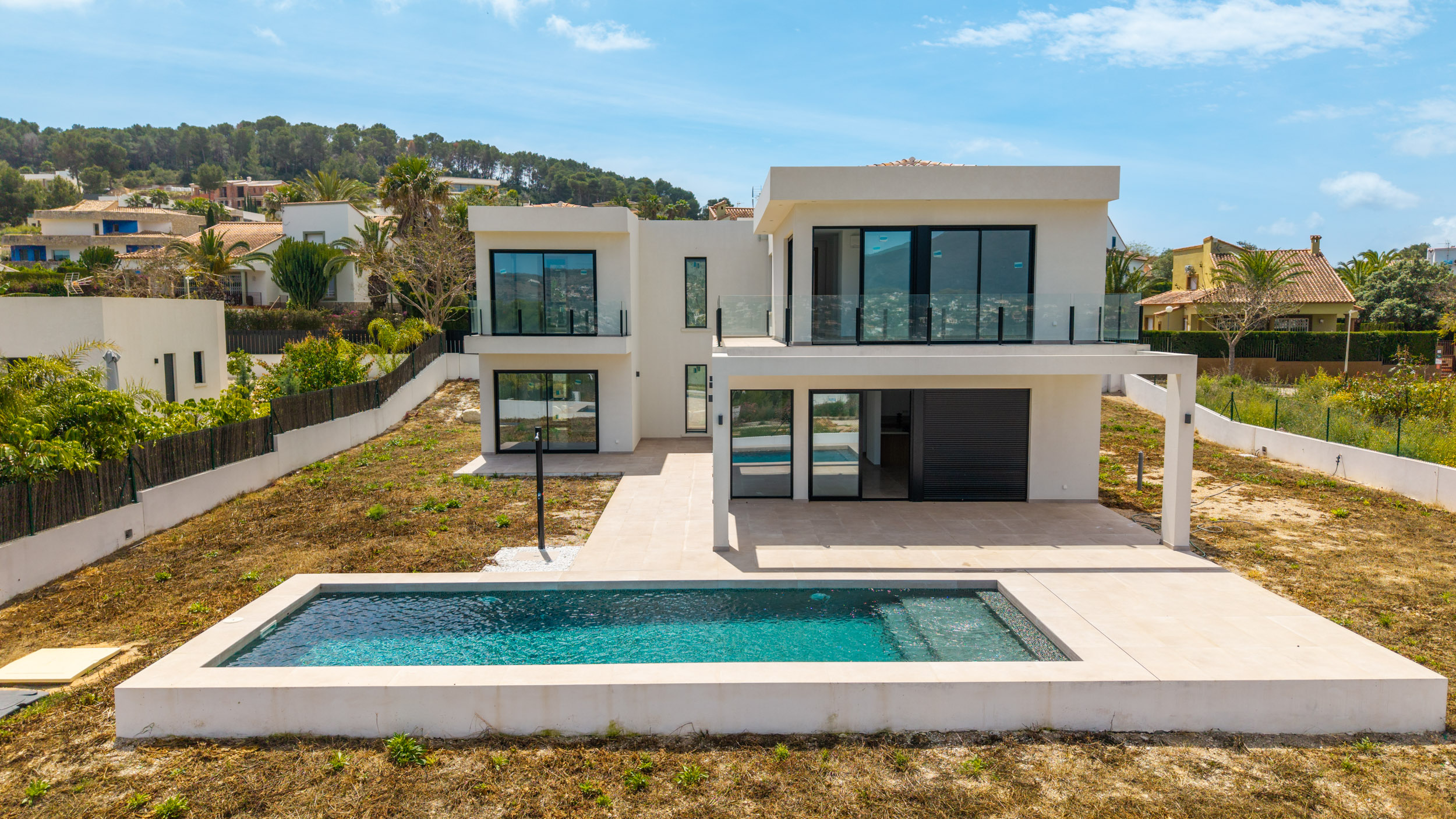 Nieuwbouw villa met zwembad te koop in Javea