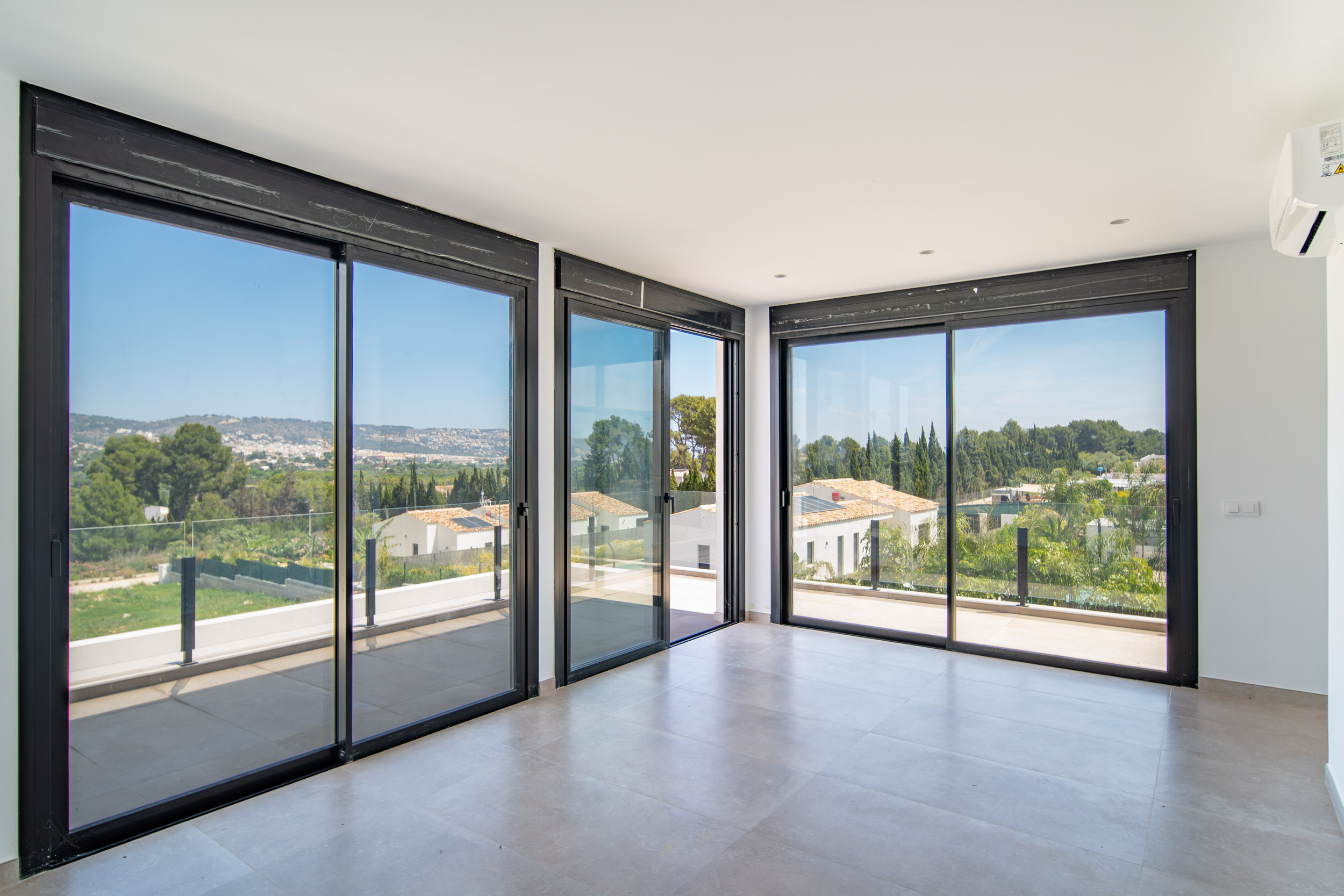 Nieuwbouw villa met zwembad te koop in Javea