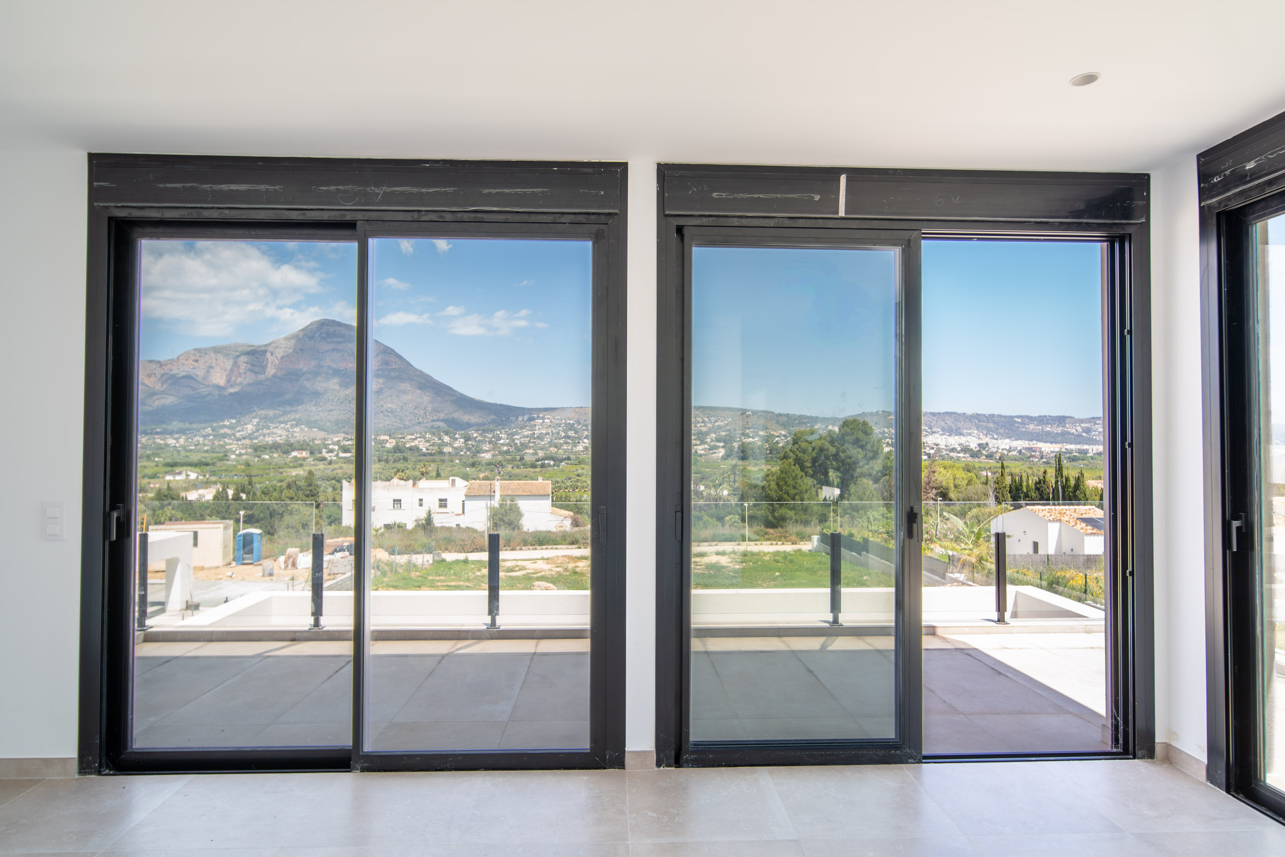 Nieuwbouw villa met zwembad te koop in Javea