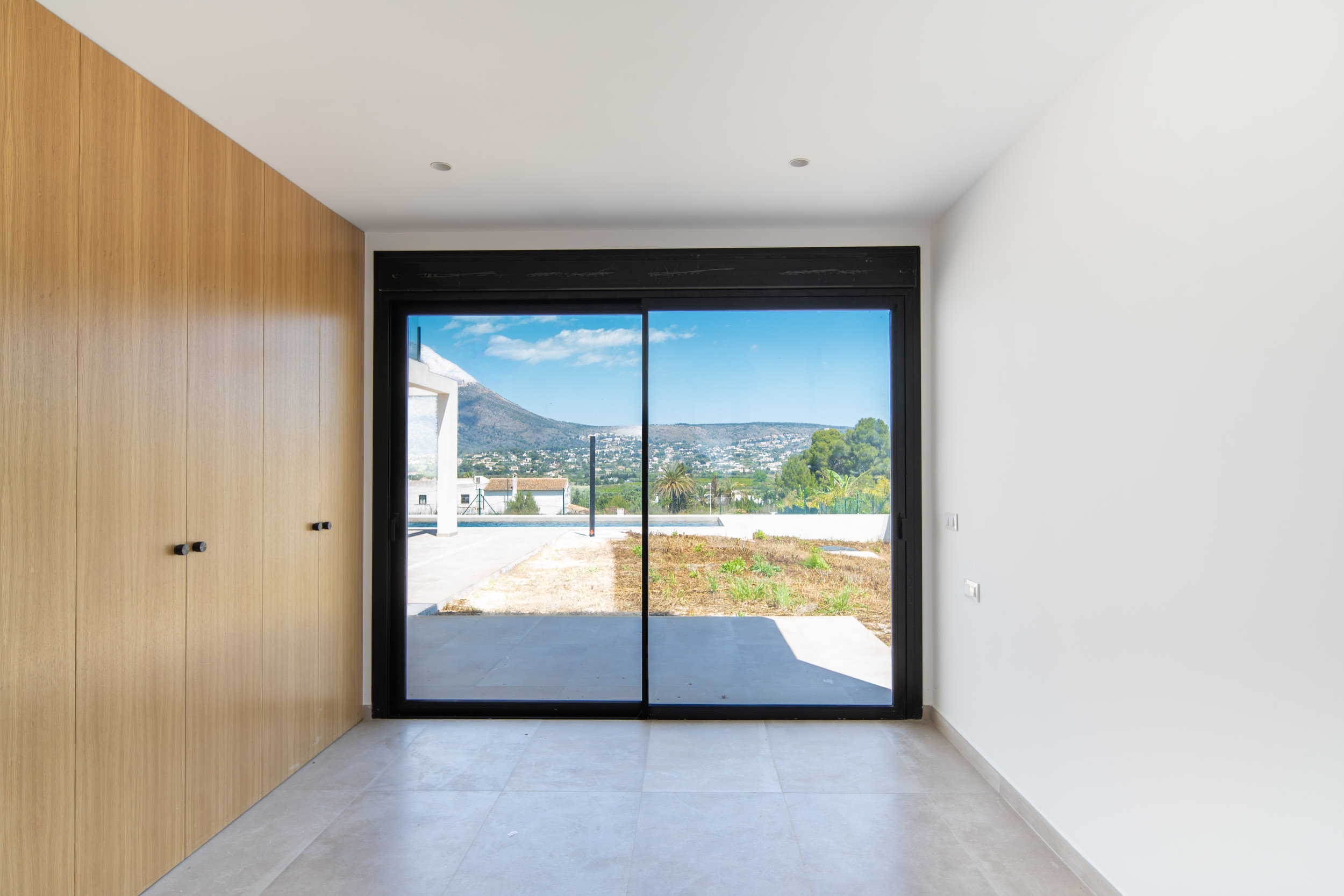 Nieuwbouw villa met zwembad te koop in Javea