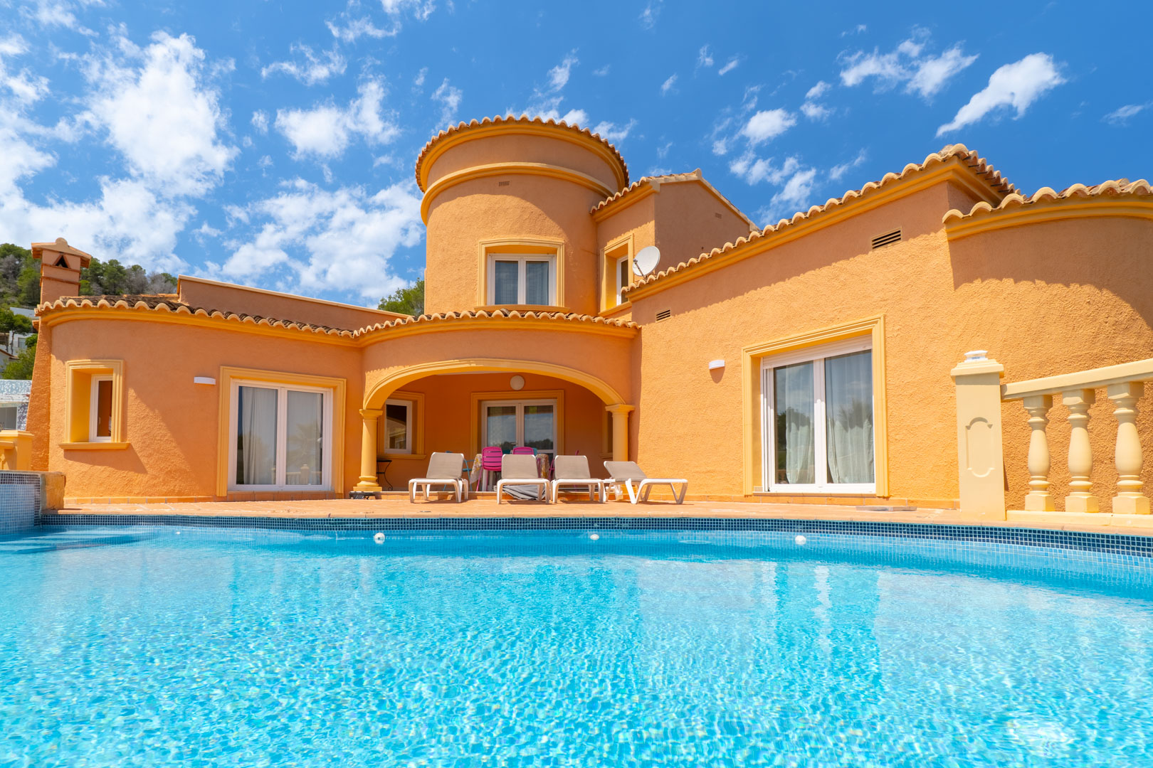 Traditionele villa met zeezicht te koop in Javea