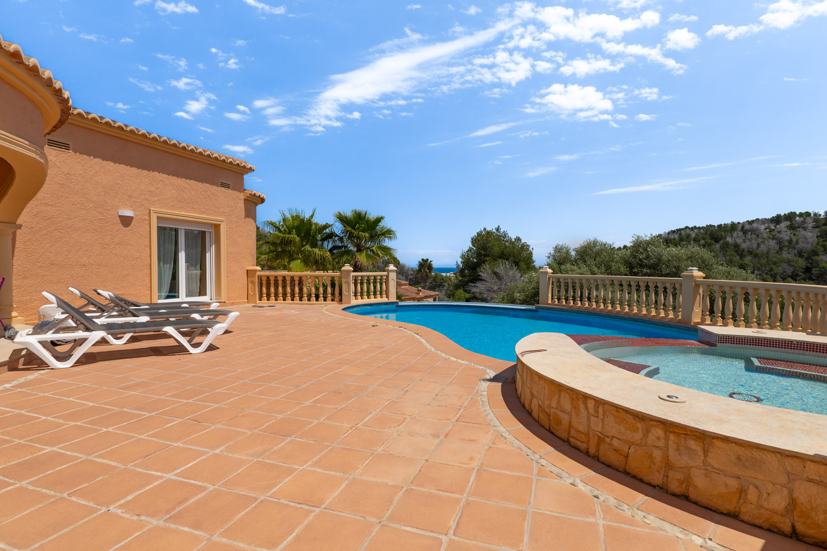 Traditionele villa met zeezicht te koop in Javea