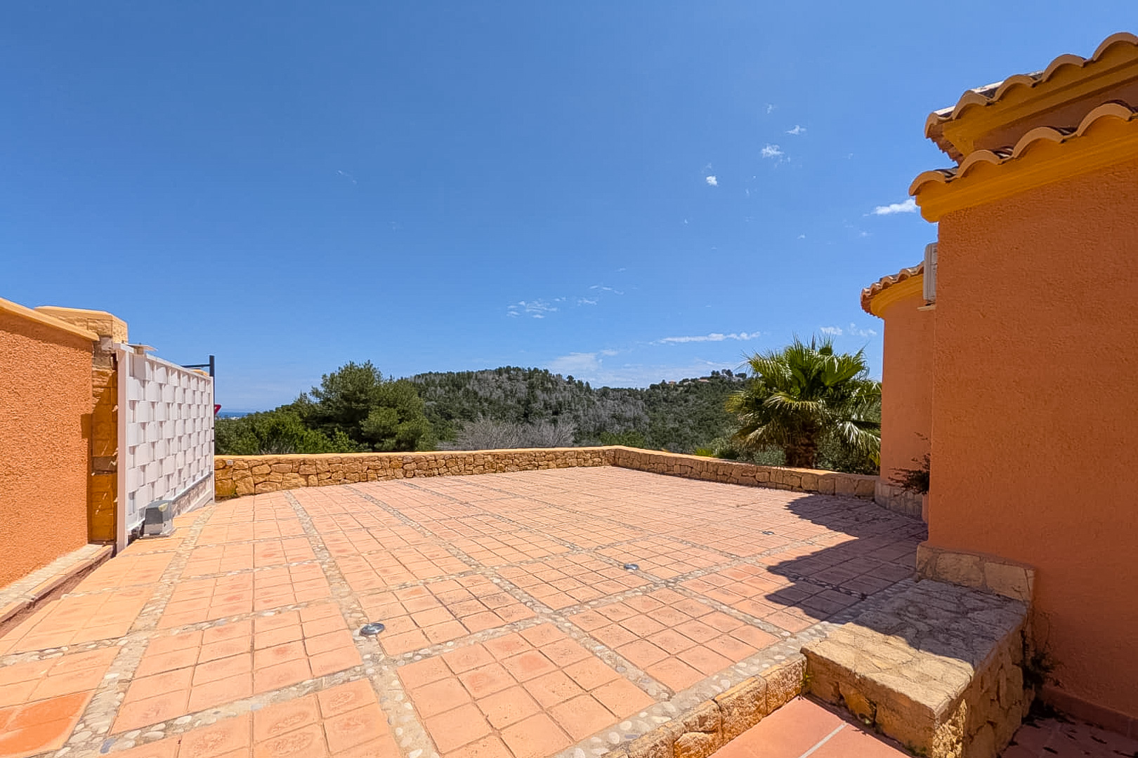 Traditionele villa met zeezicht te koop in Javea