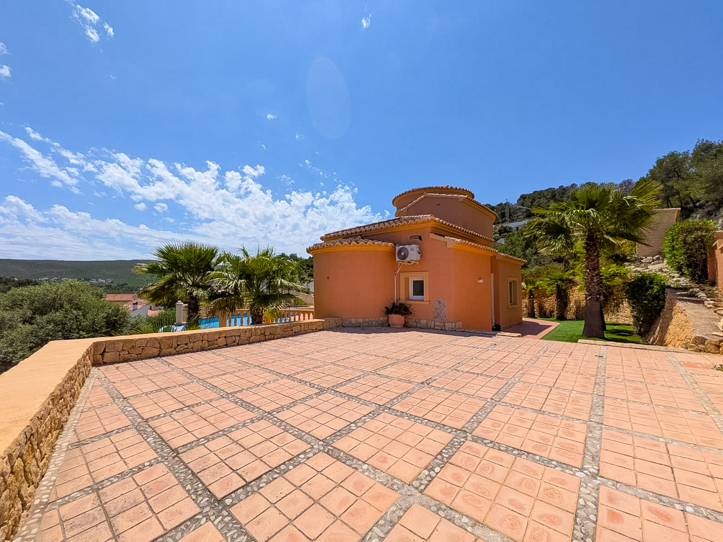 Traditionele villa met zeezicht te koop in Javea