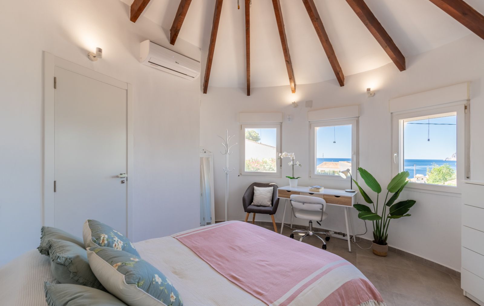 DP-46-2629V-E-12 Gerenoveerde mediterrane villa met zeezicht in Benissa