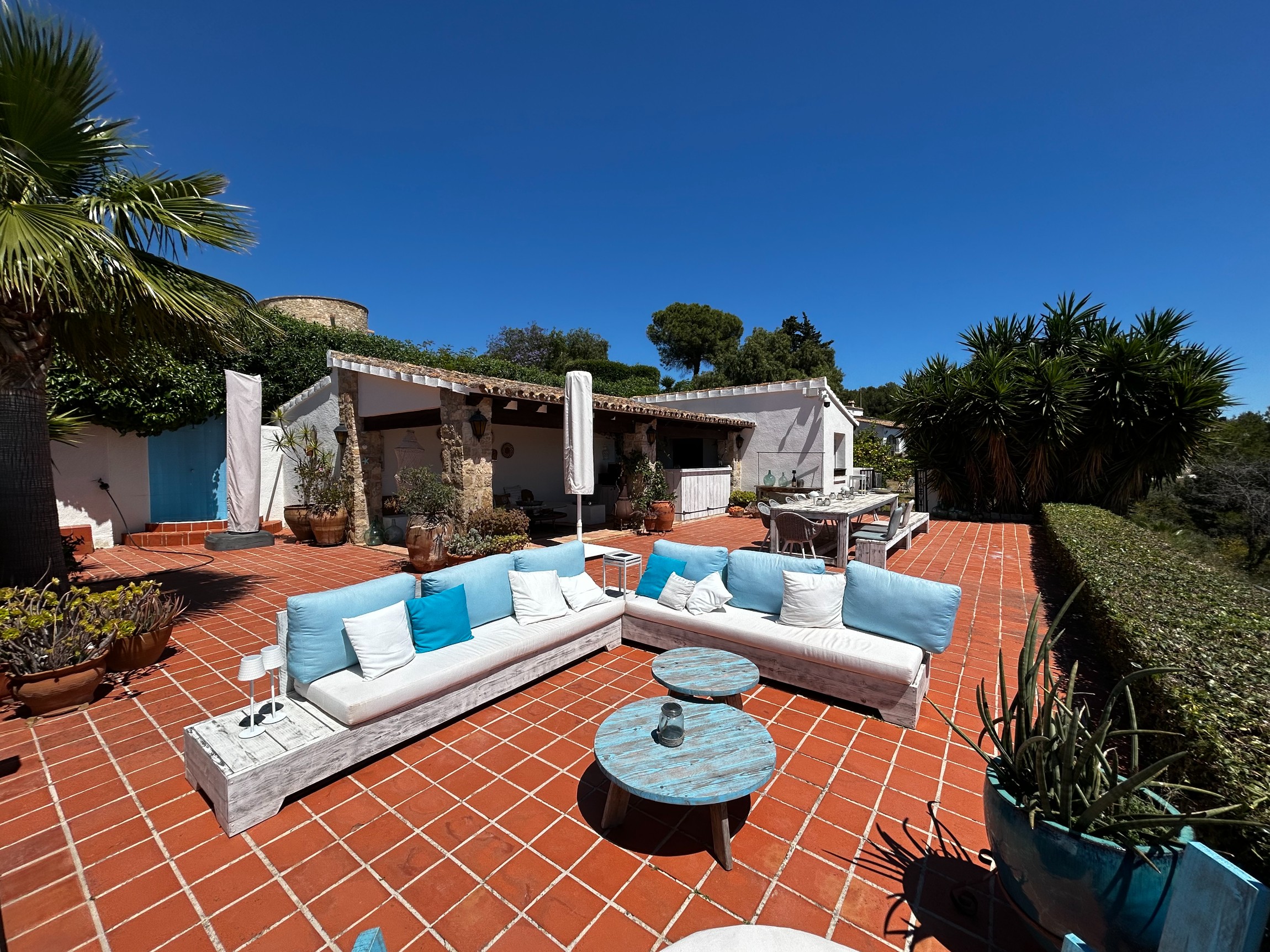 Spectaculair gerenoveerd landhuis in Ibiza-stijl met  zeezicht in Benissa