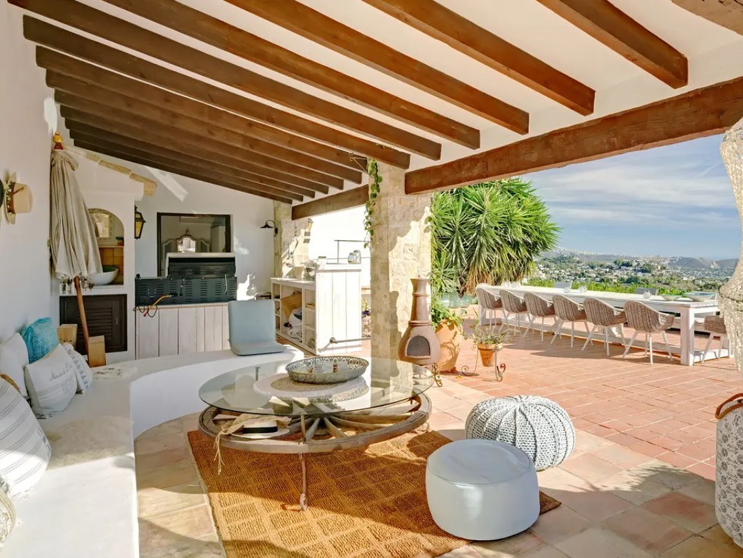 Spectaculair gerenoveerd landhuis in Ibiza-stijl met  zeezicht in Benissa