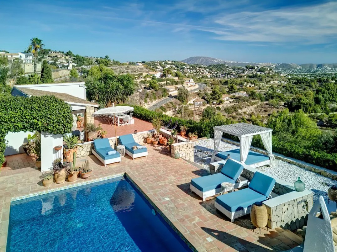 Spectaculair gerenoveerd landhuis in Ibiza-stijl met  zeezicht in Benissa