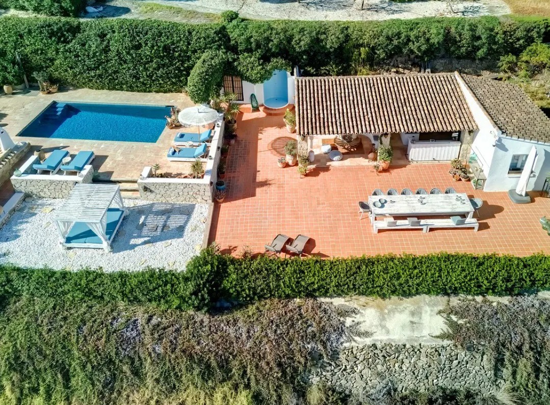 Spectaculair gerenoveerd landhuis in Ibiza-stijl met  zeezicht in Benissa