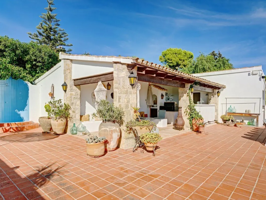 Spectaculair gerenoveerd landhuis in Ibiza-stijl met  zeezicht in Benissa