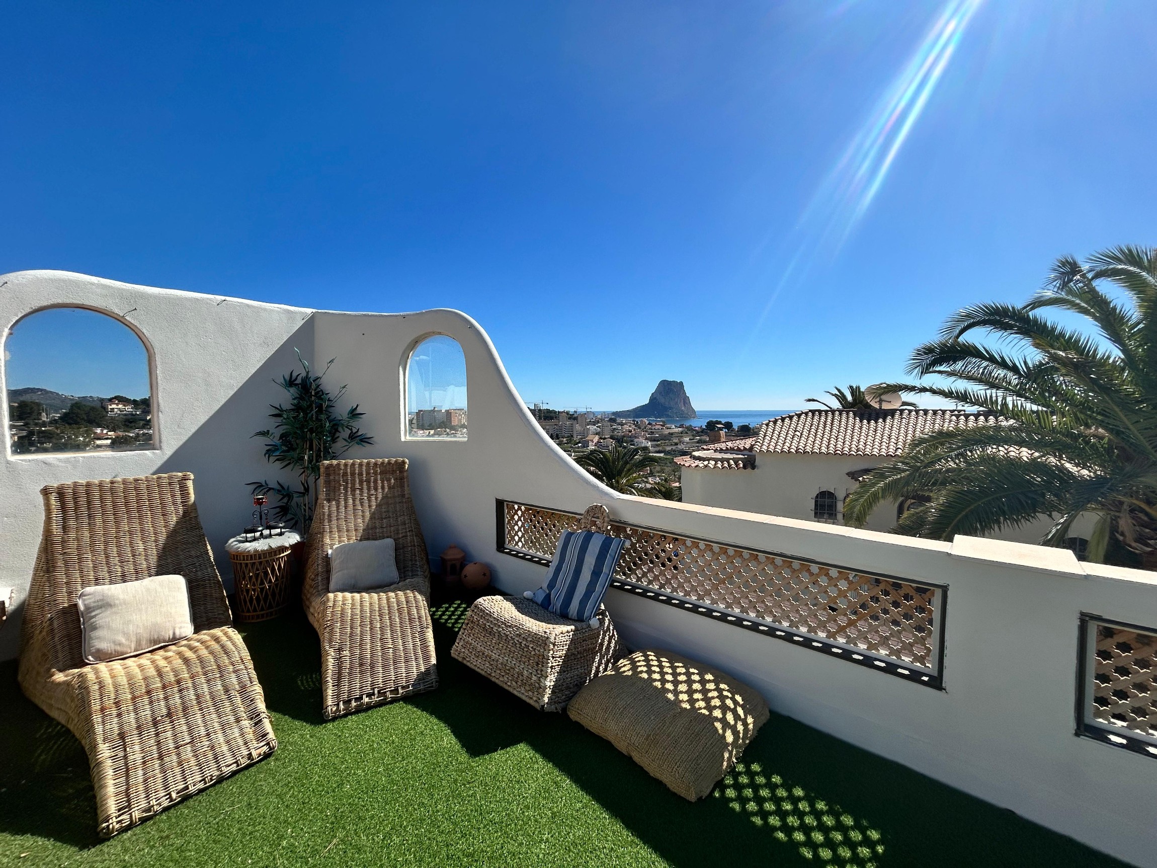 Gerenoveerde villa met 3 zelfstandige appartementen en zeezicht in Calpe