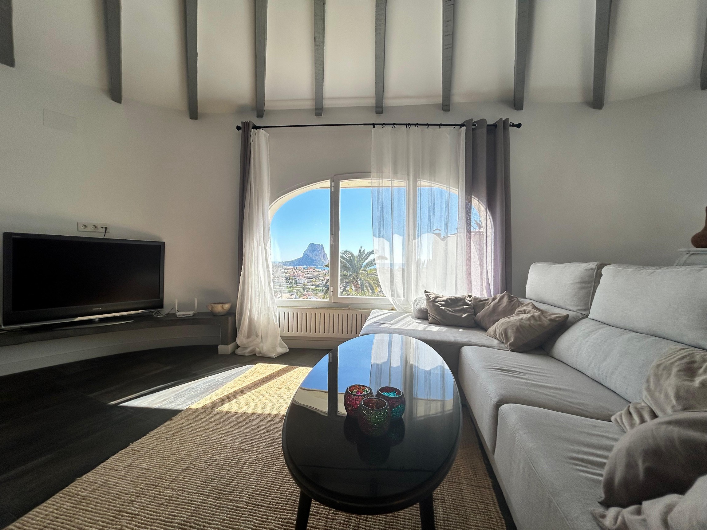 Gerenoveerde villa met 3 zelfstandige appartementen en zeezicht in Calpe
