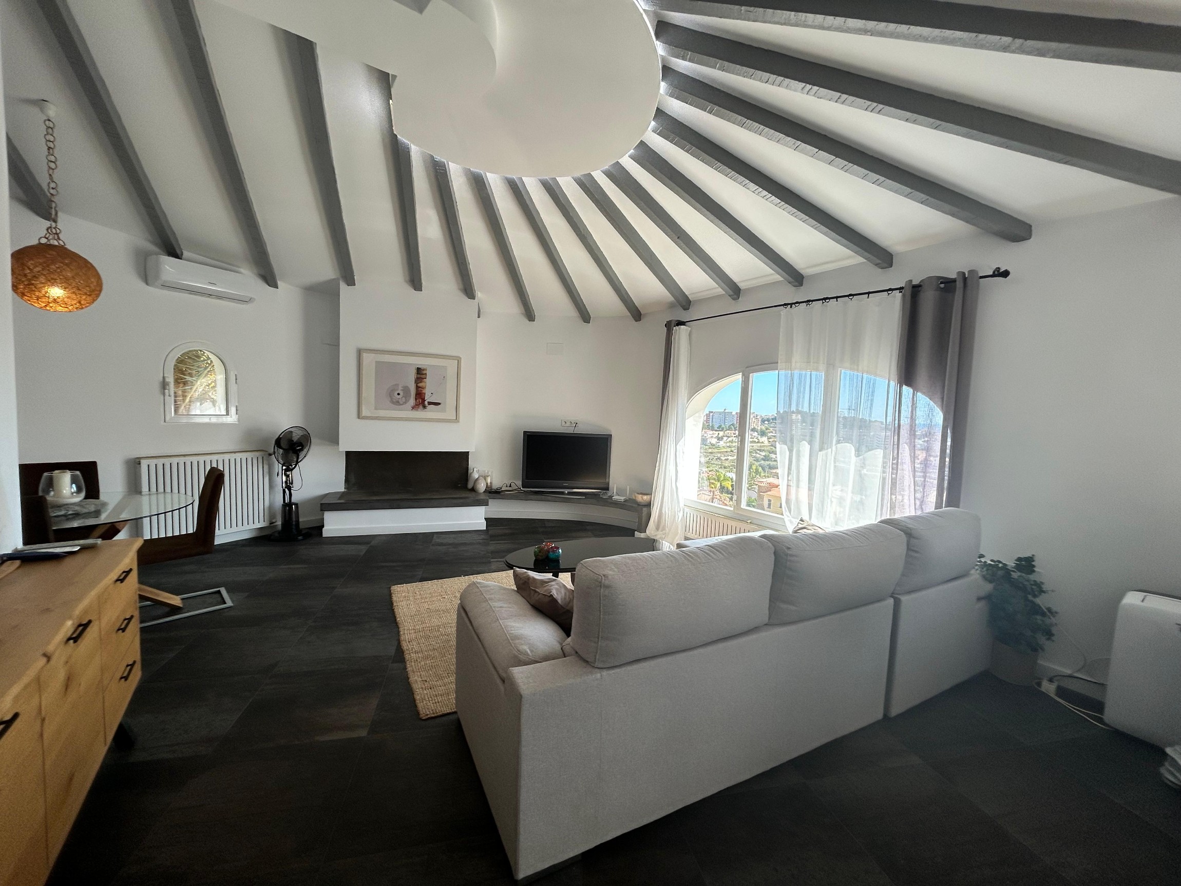 Gerenoveerde villa met 3 zelfstandige appartementen en zeezicht in Calpe