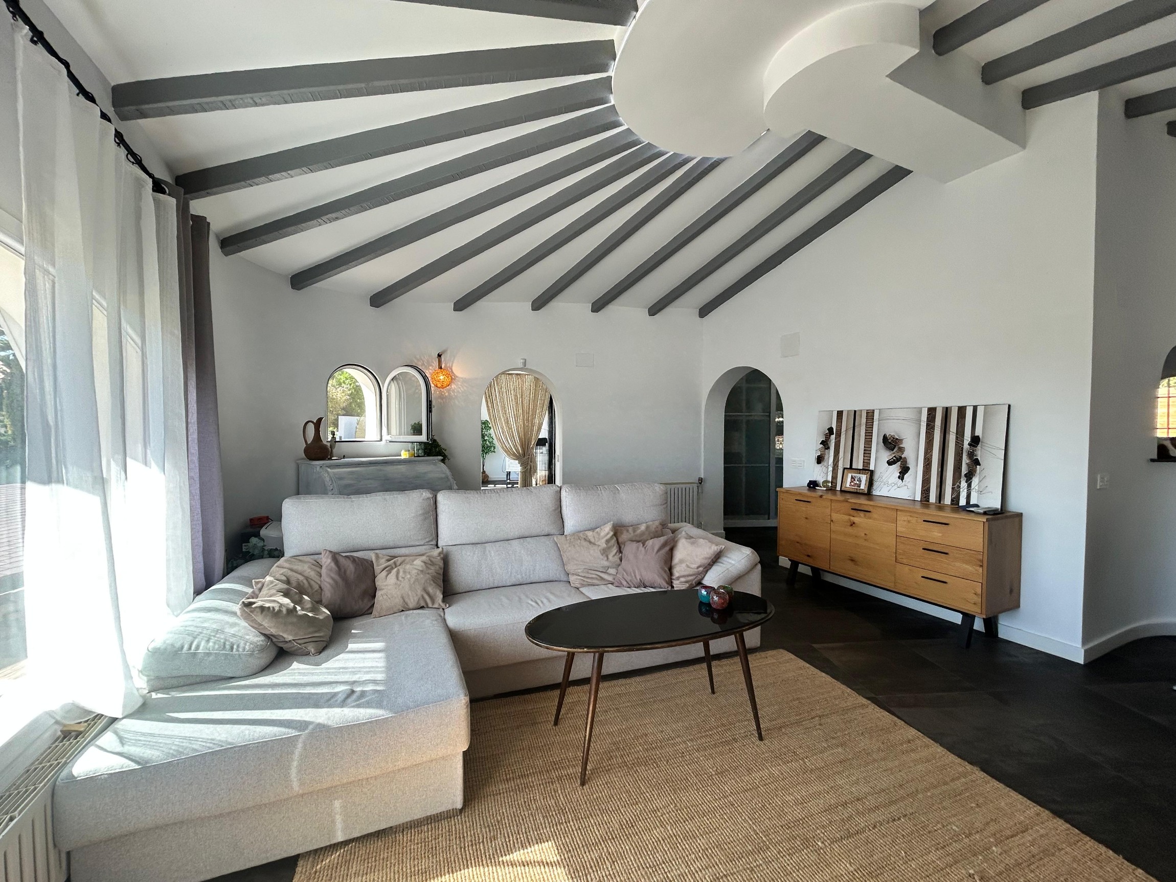 Gerenoveerde villa met 3 zelfstandige appartementen en zeezicht in Calpe