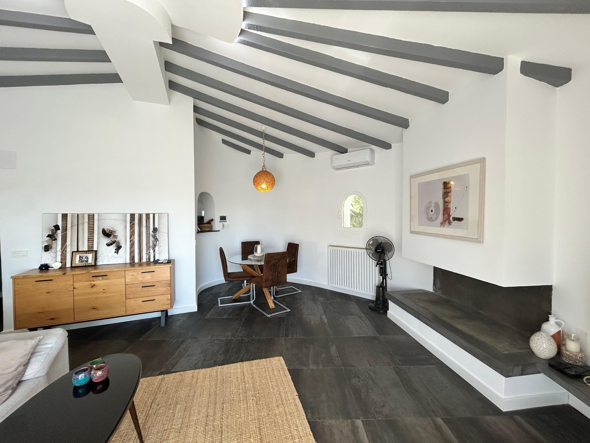 Gerenoveerde villa met 3 zelfstandige appartementen en zeezicht in Calpe