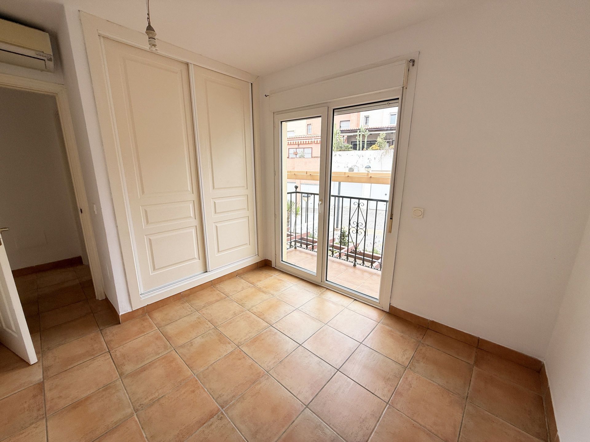 DP-52-TH5365960-8 Geschakelde woning te koop in Alhaurin Golf