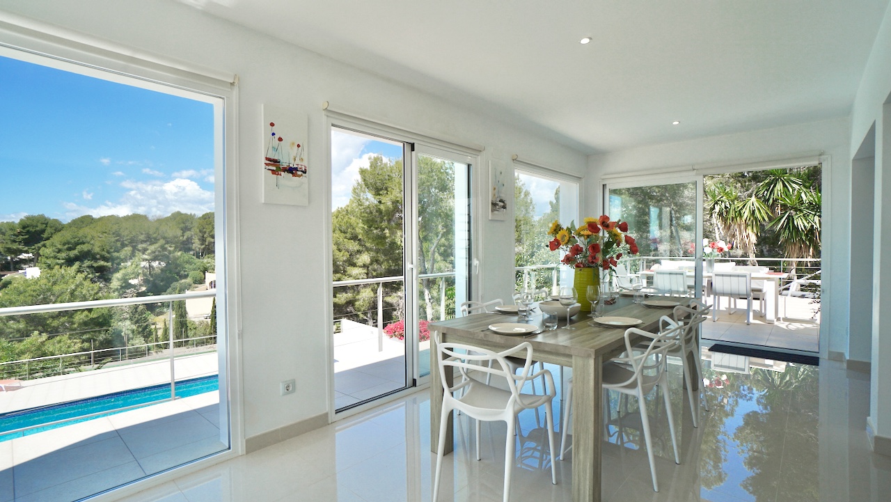 Gerenoveerde villa met tennisbaan en zwembad in El Portet – Moraira